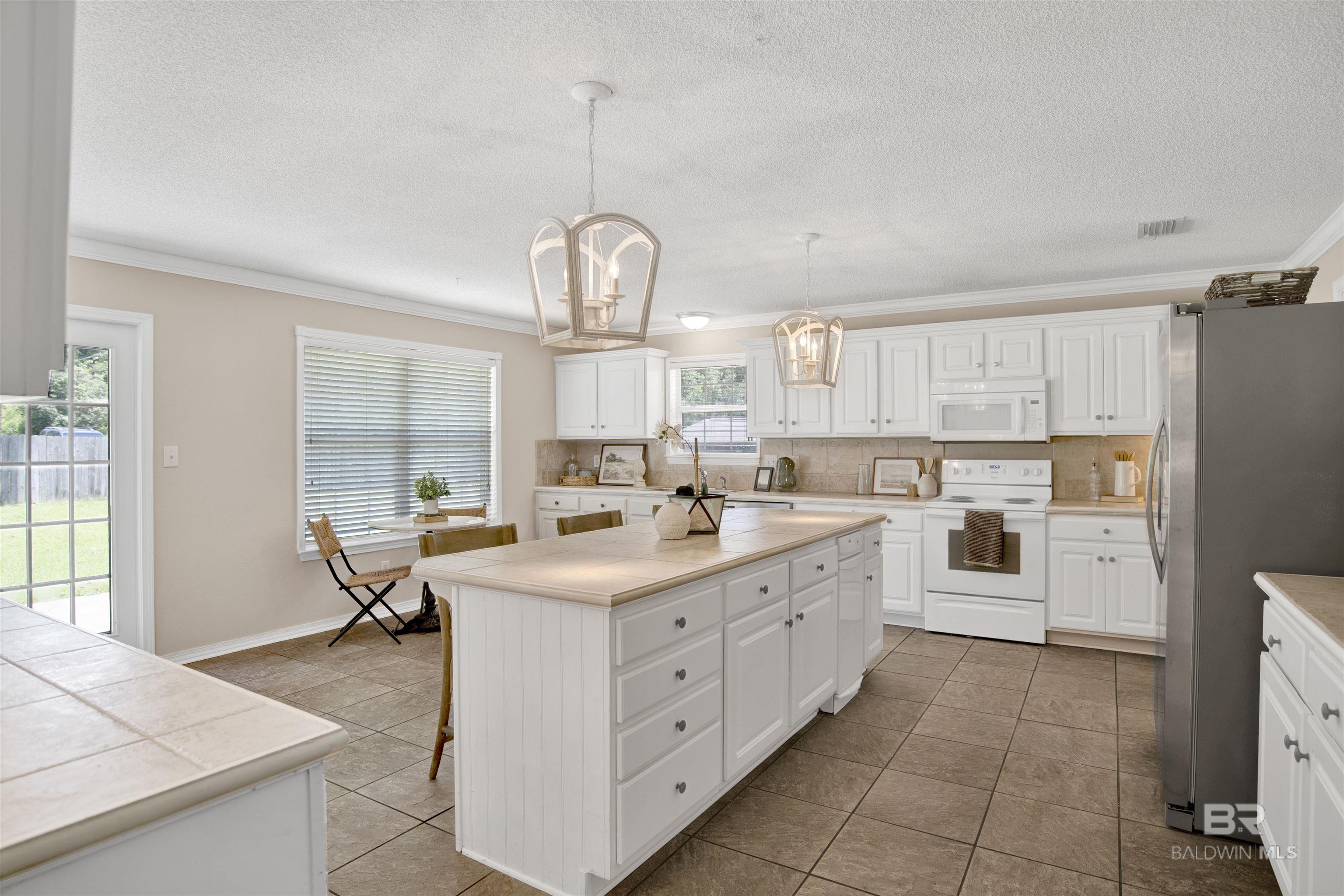 https://zimg.paragon.ice.com/ParagonImages/Property/PG/BCAR/396563/12/0/0/dad46db105f3f862336a5b4e8bf80b9c/7/b14c34c3b91705b32c5336e1e3baf3c6/396563-79af94e3-431d-405e-9876-9b6b538f8705.JPG