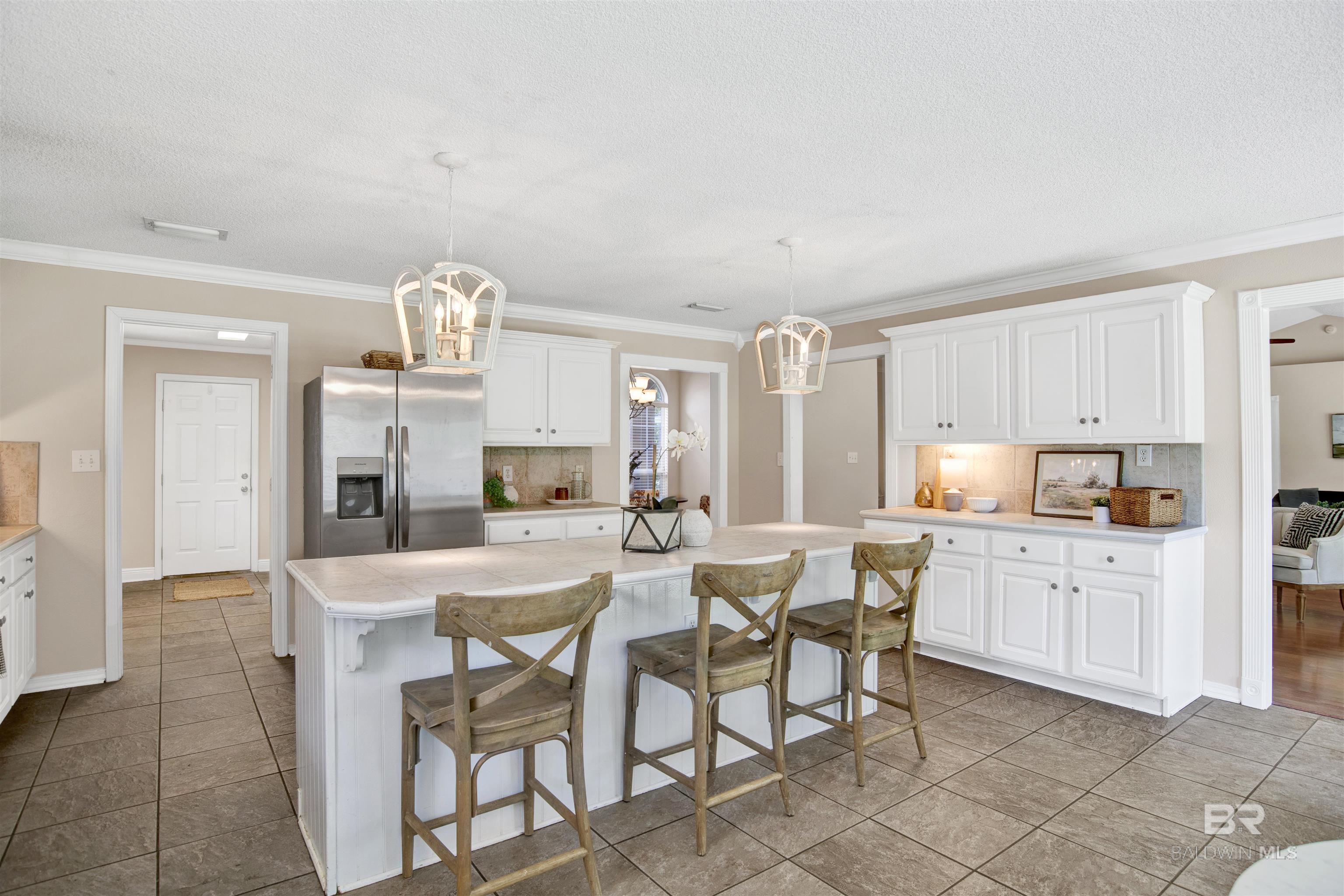 https://zimg.paragon.ice.com/ParagonImages/Property/PG/BCAR/396563/14/0/0/fc865beb0028d31da8b874d8288cb401/7/b14c34c3b91705b32c5336e1e3baf3c6/396563-9075305c-d0d6-456a-bf44-401c141c94da.JPG