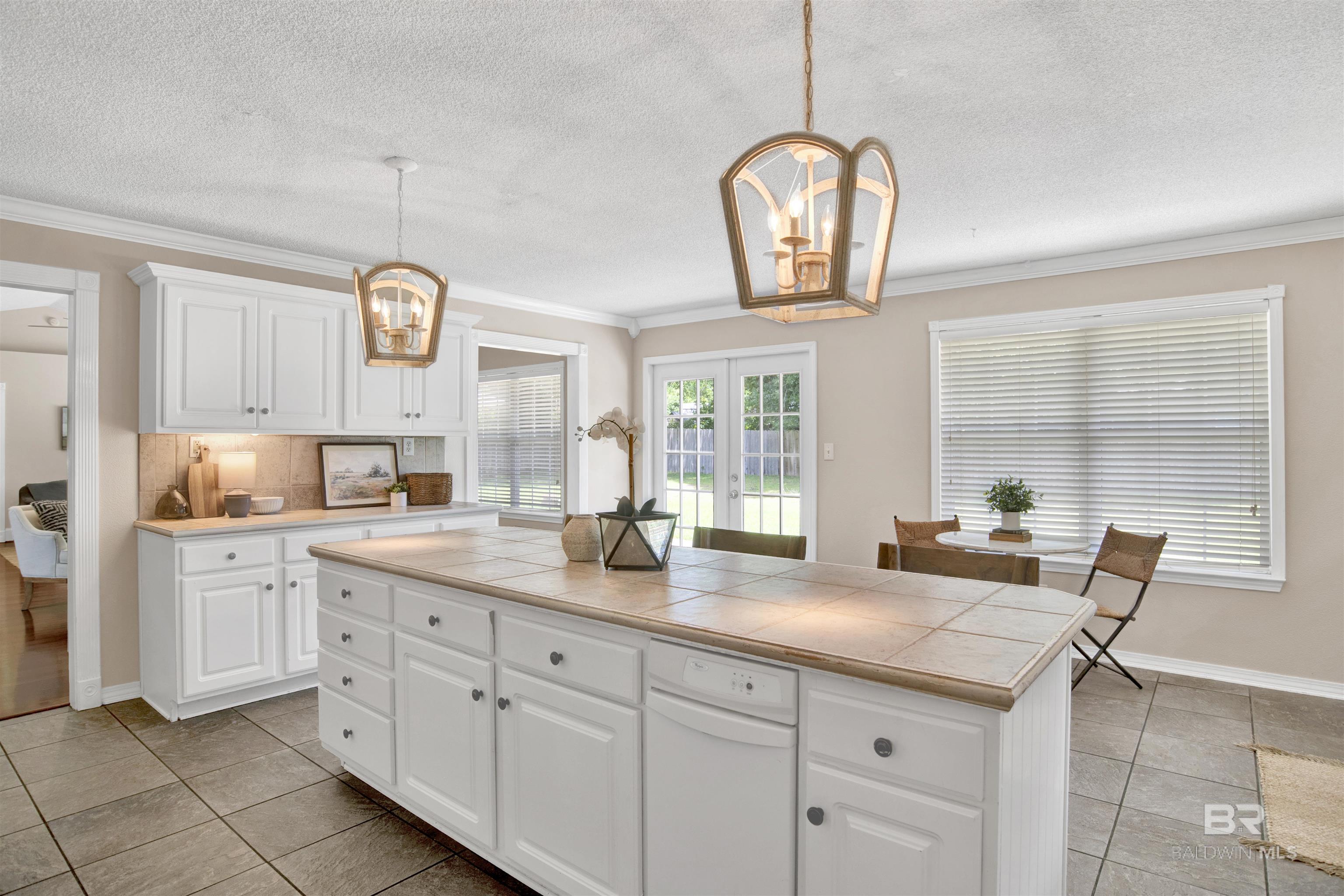 https://zimg.paragon.ice.com/ParagonImages/Property/PG/BCAR/396563/16/0/0/544ba021a86df4df96c738bf151ddd3c/7/b14c34c3b91705b32c5336e1e3baf3c6/396563-3f0f35f4-ee31-49ad-b147-127bf37f9b73.JPG