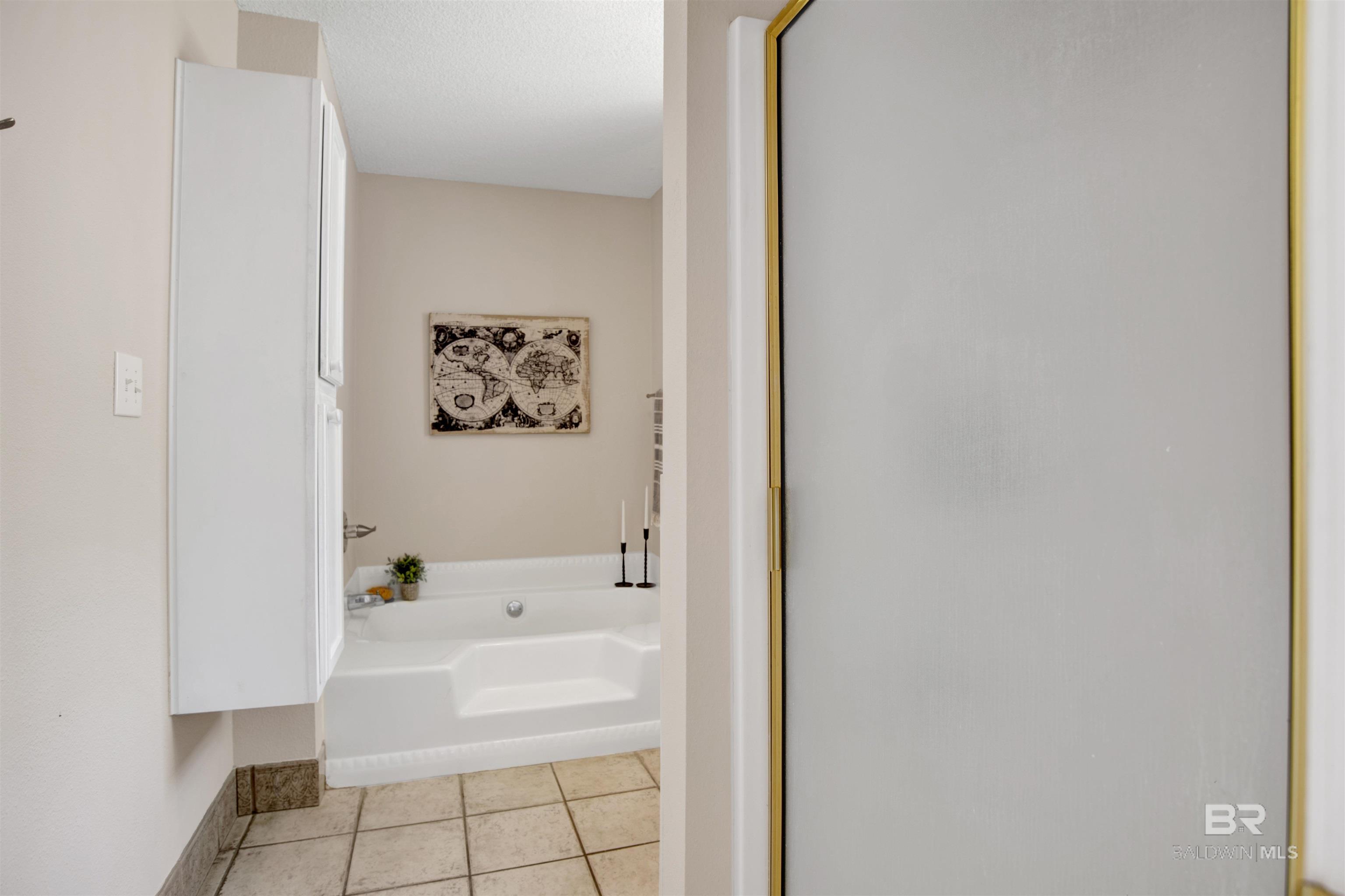 https://zimg.paragon.ice.com/ParagonImages/Property/PG/BCAR/396563/24/0/0/a37075dc5086de09e00cc098b43305b7/7/b14c34c3b91705b32c5336e1e3baf3c6/396563-a3e96c00-4c31-485f-99ab-868e64f0c411.JPG