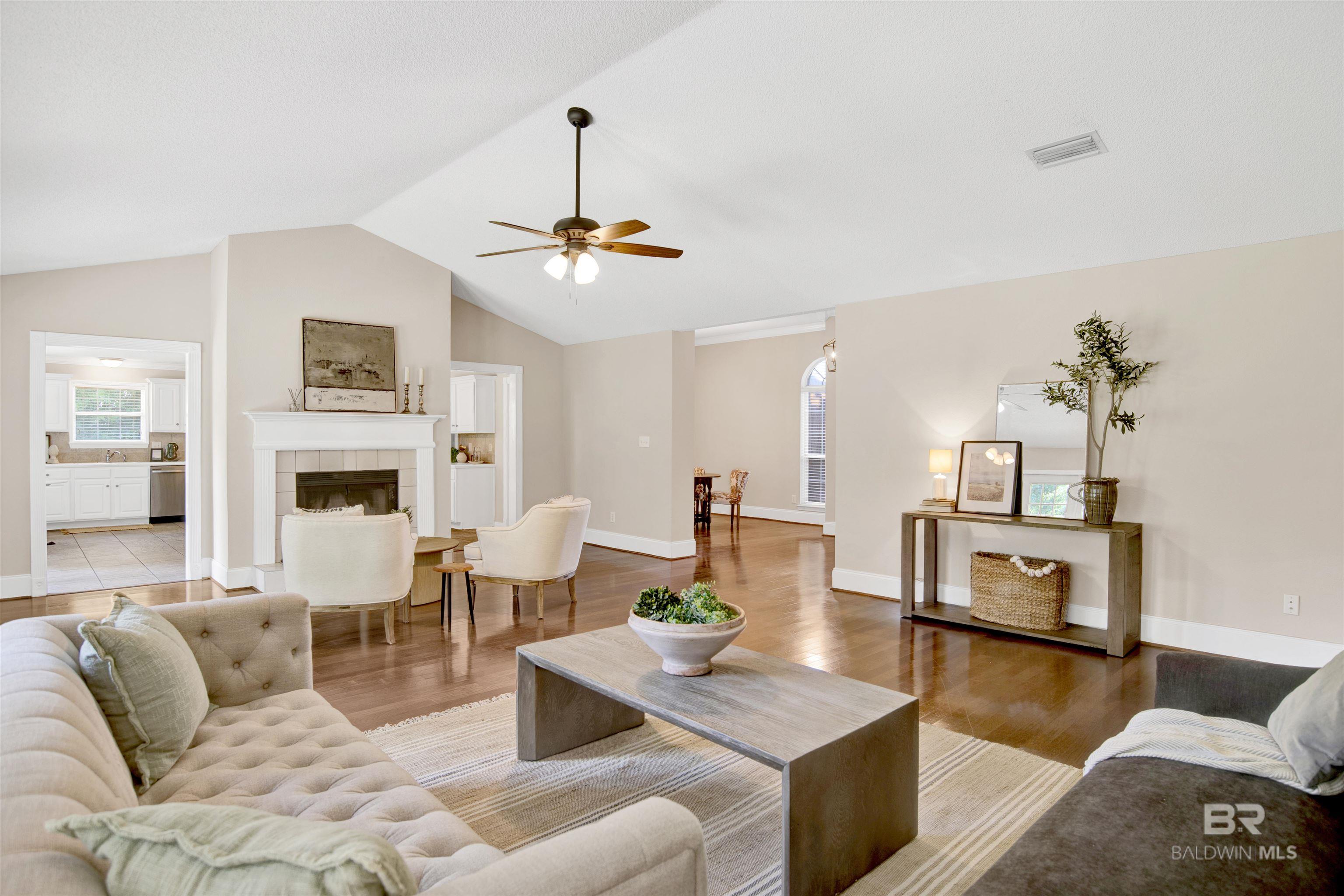 https://zimg.paragon.ice.com/ParagonImages/Property/PG/BCAR/396563/8/0/0/e9d5d421c9c5a4617a43722f4784fc94/7/b14c34c3b91705b32c5336e1e3baf3c6/396563-c97220fa-95cf-494e-ac0b-0a85e84d43df.JPG