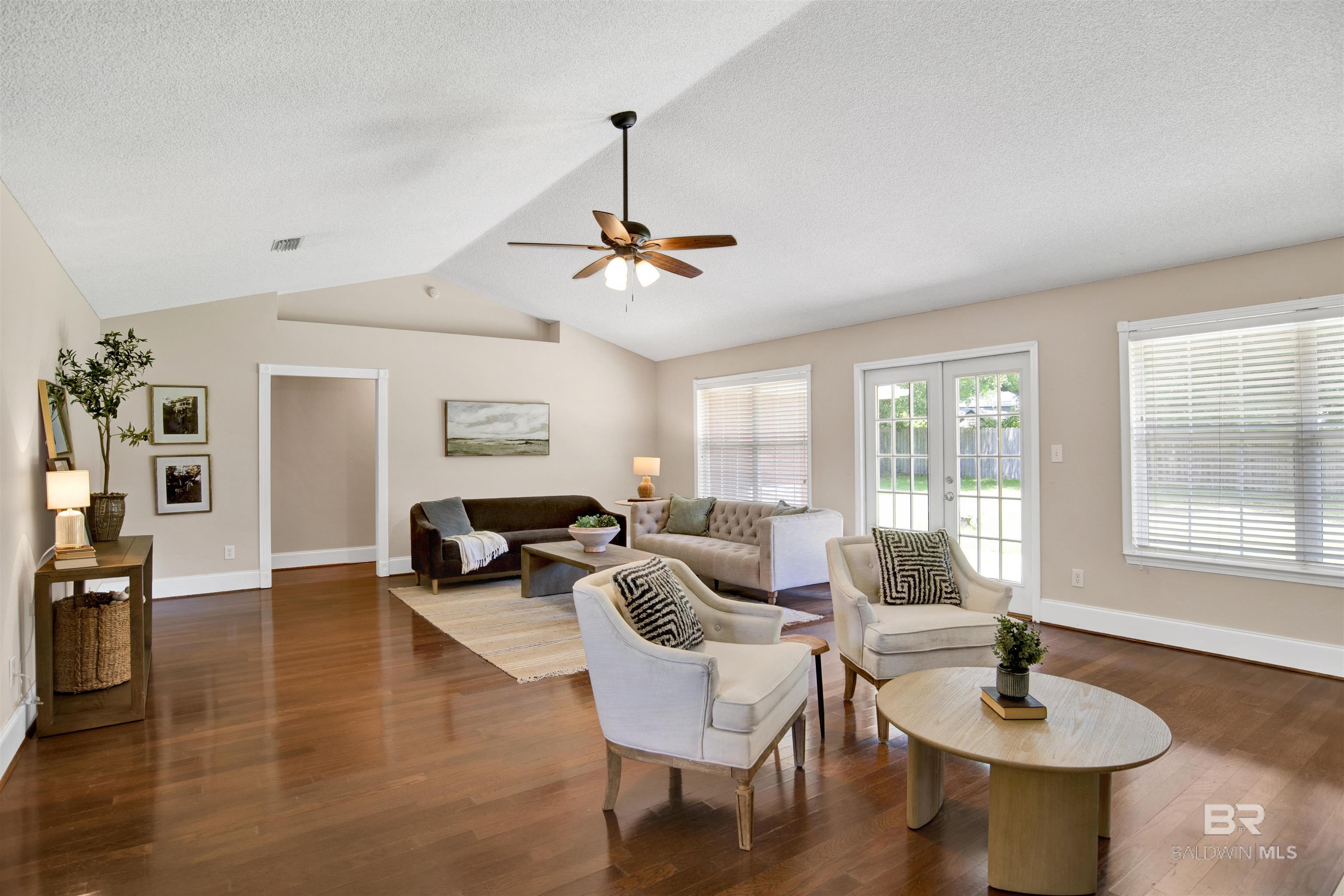 https://zimg.paragon.ice.com/ParagonImages/Property/PG/BCAR/396563/9/0/0/7435db76f52adee8971cb6ab7ac348cb/7/b14c34c3b91705b32c5336e1e3baf3c6/396563-32fc646f-aef6-46d7-9ab9-9c2f162c8882.JPG