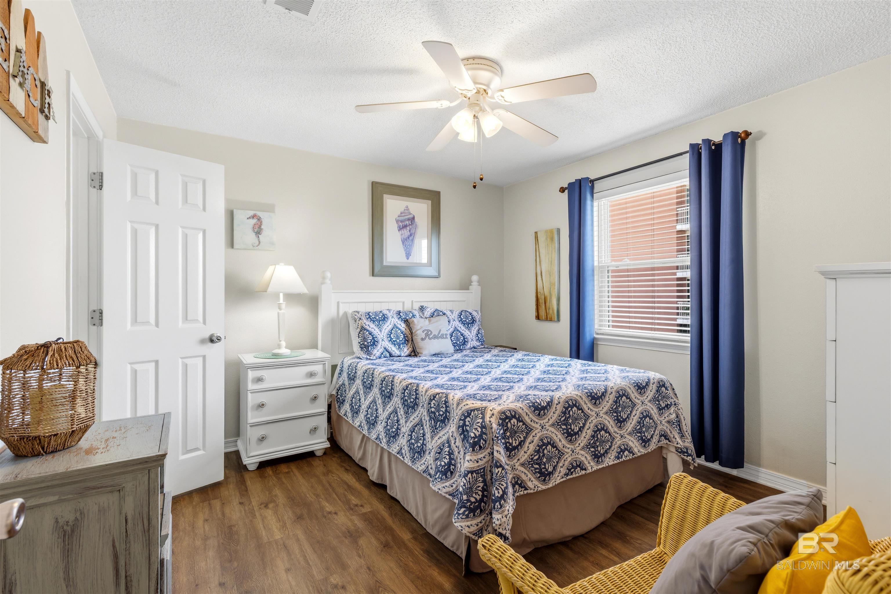 https://zimg.paragon.ice.com/ParagonImages/Property/PG/BCAR/396564/11/0/0/911aece49cd365a455a67d9f3b808491/7/e536567f9db44a16afe3d702228b1b0b/396564-fc93041f-fa47-48dc-956c-375d892f6b89.JPG