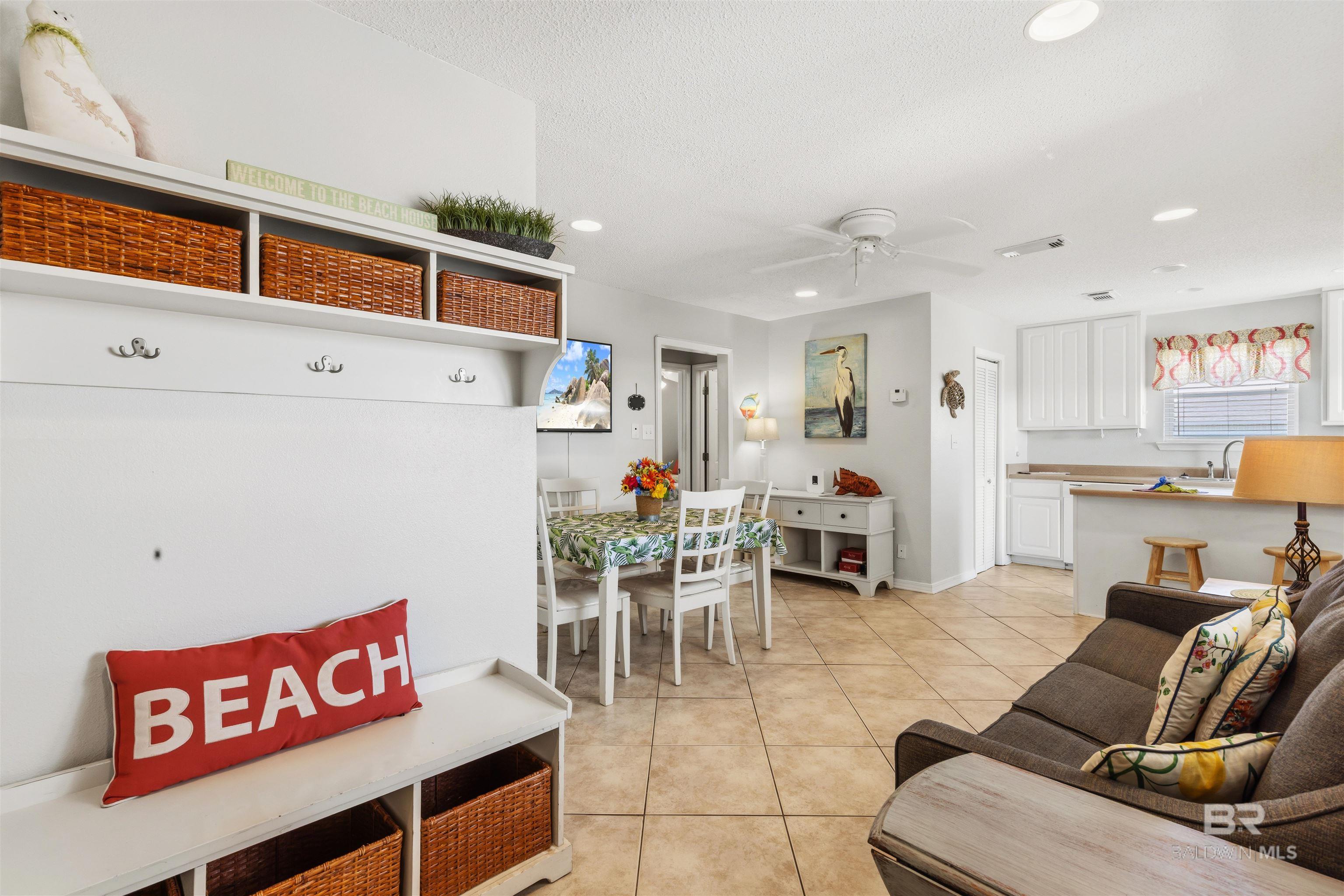 https://zimg.paragon.ice.com/ParagonImages/Property/PG/BCAR/396564/3/0/0/de418cad87bb9b9ae2e3c9a18971ad19/7/e536567f9db44a16afe3d702228b1b0b/396564-28719c82-d621-4986-884f-50090f0154d6.JPG