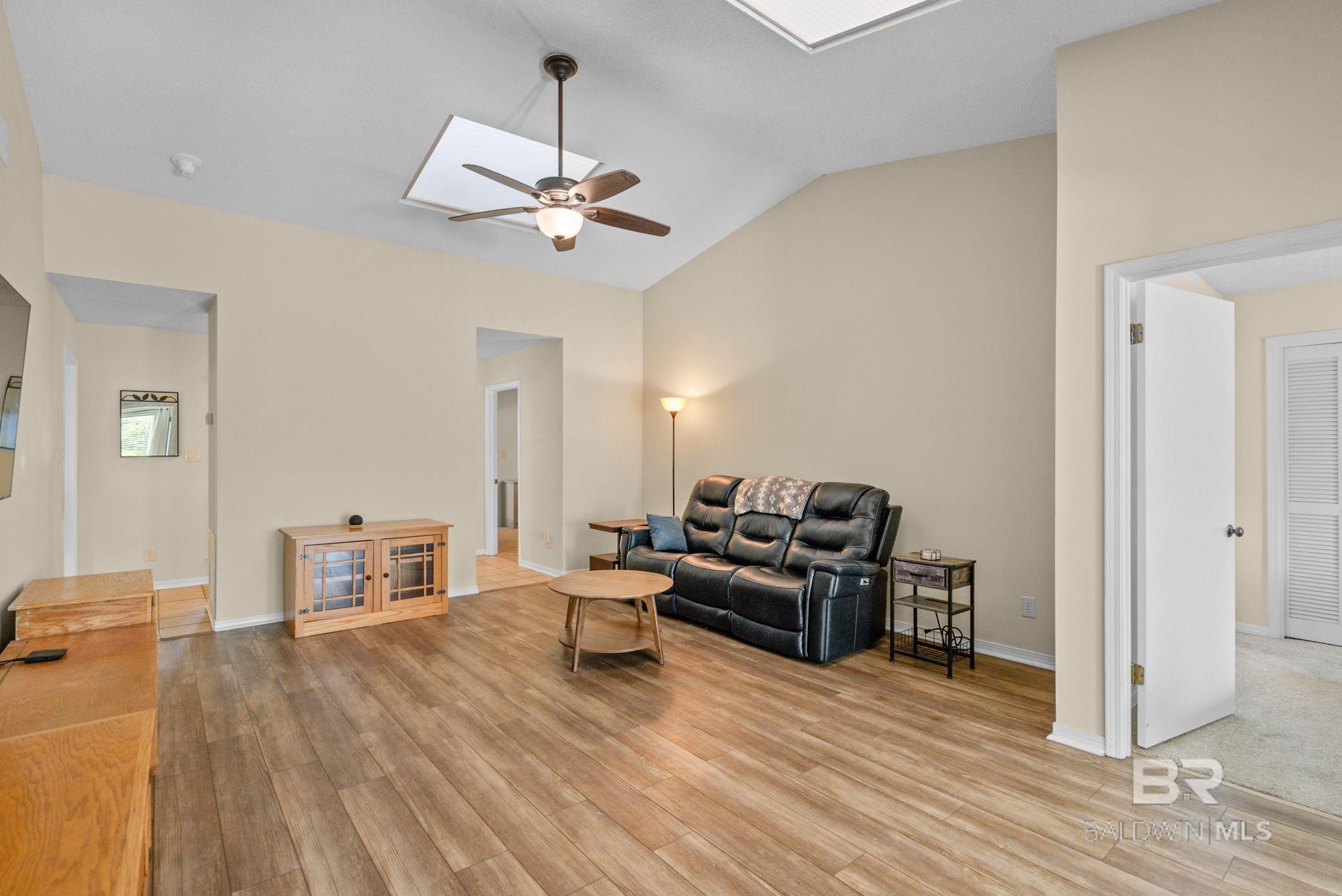 https://zimg.paragon.ice.com/ParagonImages/Property/PG/BCAR/396567/13/0/0/2a5b467c013a78aa73f526f84dfae429/7/a101bd1928891c9d719ad09511a98c22/396567-05c10584-248c-4178-b1db-4aee3c79b228.JPG