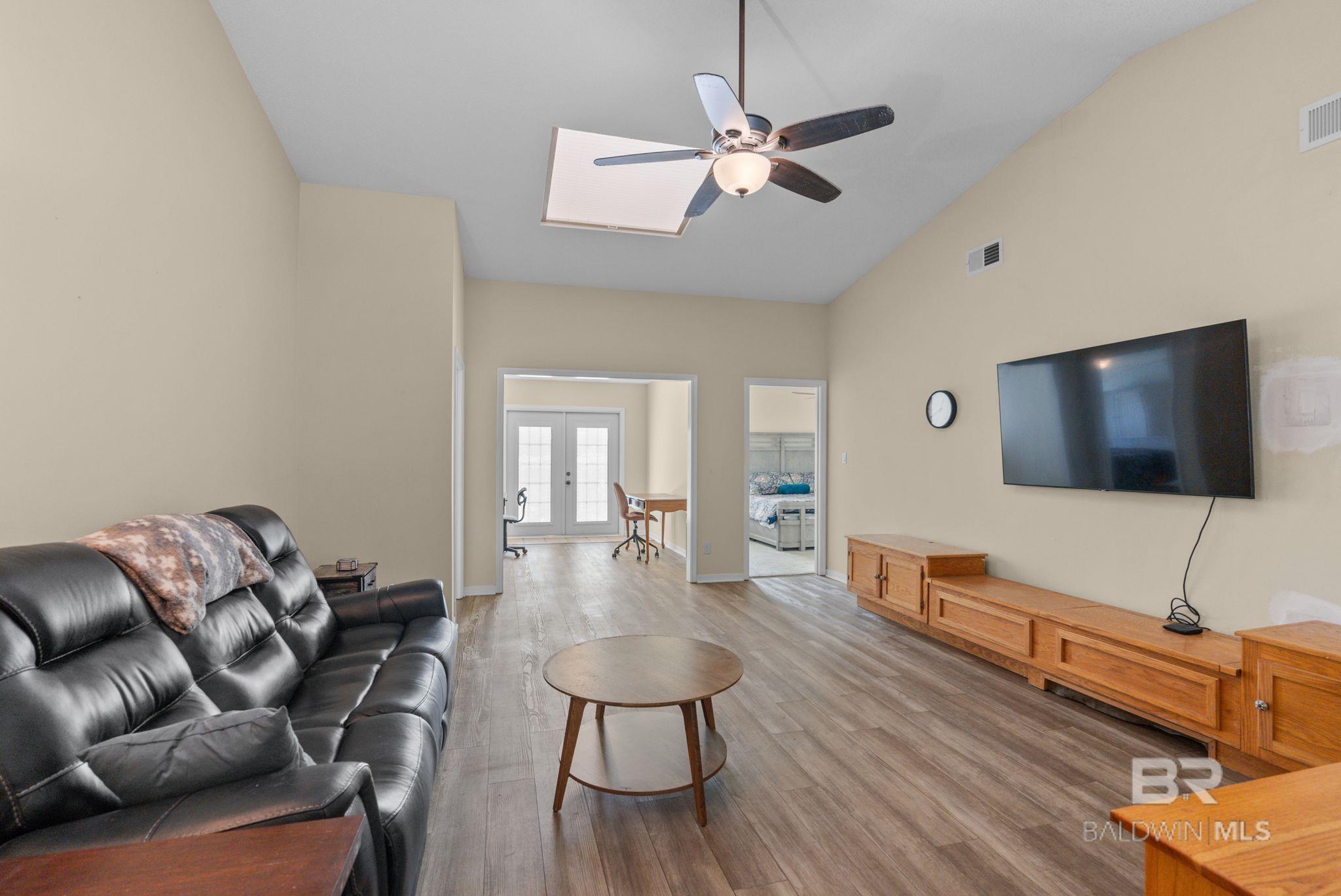 https://zimg.paragon.ice.com/ParagonImages/Property/PG/BCAR/396567/15/0/0/8c503fd3aff43b65aac89b0e55dbc2f7/7/a101bd1928891c9d719ad09511a98c22/396567-977eccd9-89b7-4894-95cd-8ea26a3d1dbd.JPG