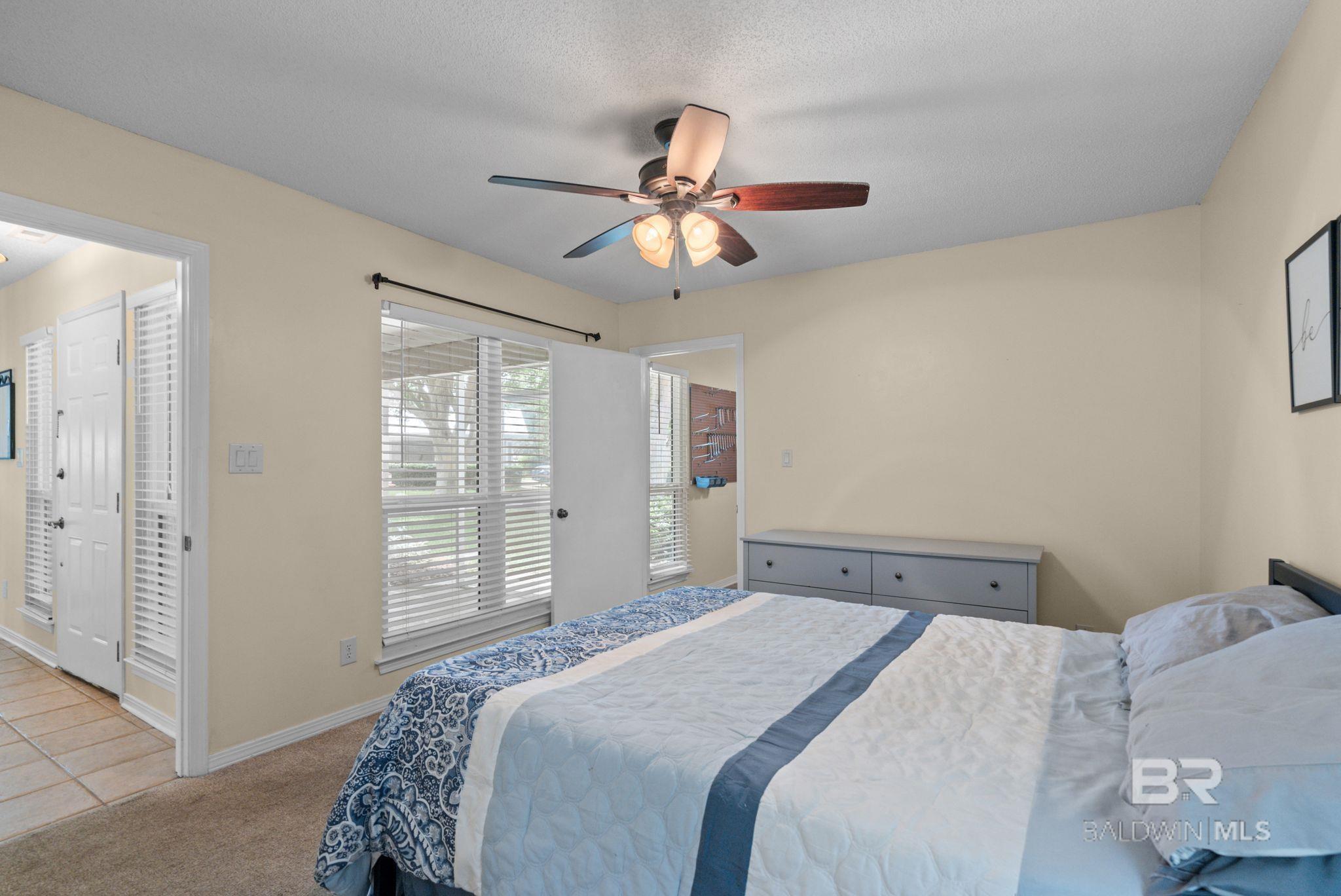 https://zimg.paragon.ice.com/ParagonImages/Property/PG/BCAR/396567/23/0/0/61449521cfdaada5dfd8d36b04851d18/7/a101bd1928891c9d719ad09511a98c22/396567-70423ead-27b2-474a-89dc-c0a42dadcf49.JPG