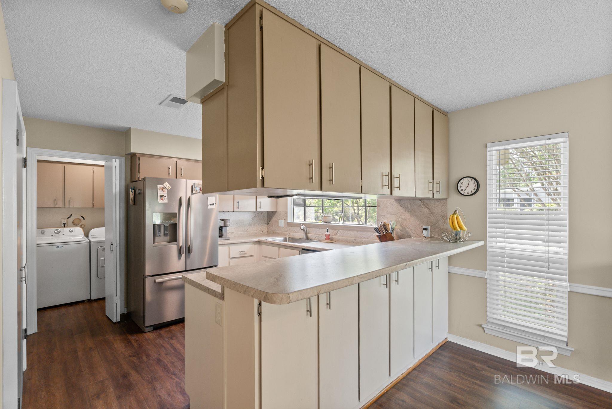https://zimg.paragon.ice.com/ParagonImages/Property/PG/BCAR/396567/4/0/0/a7d3ad1a265f4e08a92ef79731b592ce/7/a101bd1928891c9d719ad09511a98c22/396567-4981248a-f266-4a32-825a-e05d1e8c413d.JPG