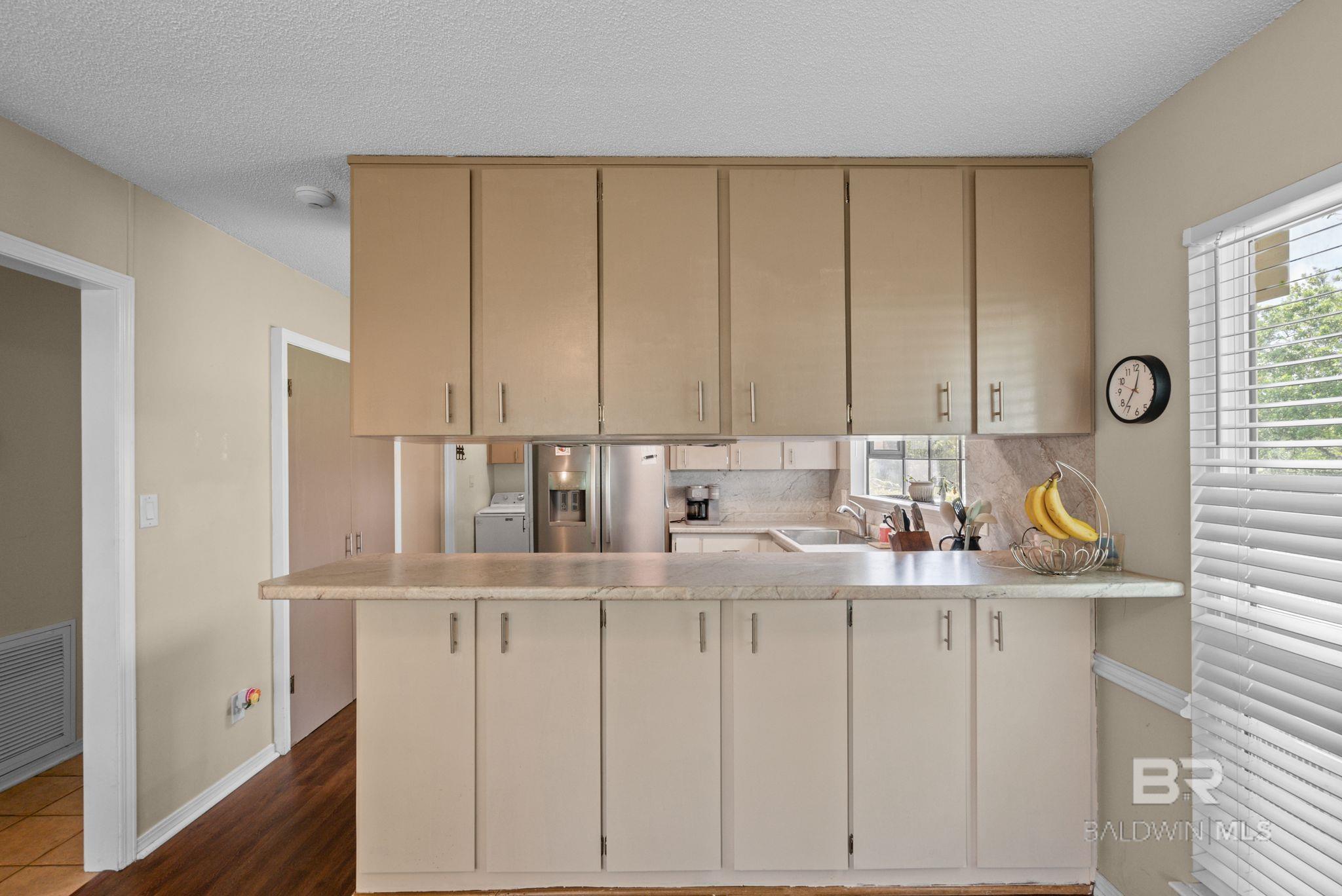 https://zimg.paragon.ice.com/ParagonImages/Property/PG/BCAR/396567/5/0/0/48e8890dab1de702a38b6964a8fe012a/7/a101bd1928891c9d719ad09511a98c22/396567-30399749-0161-490e-b051-19146a5a054e.JPG