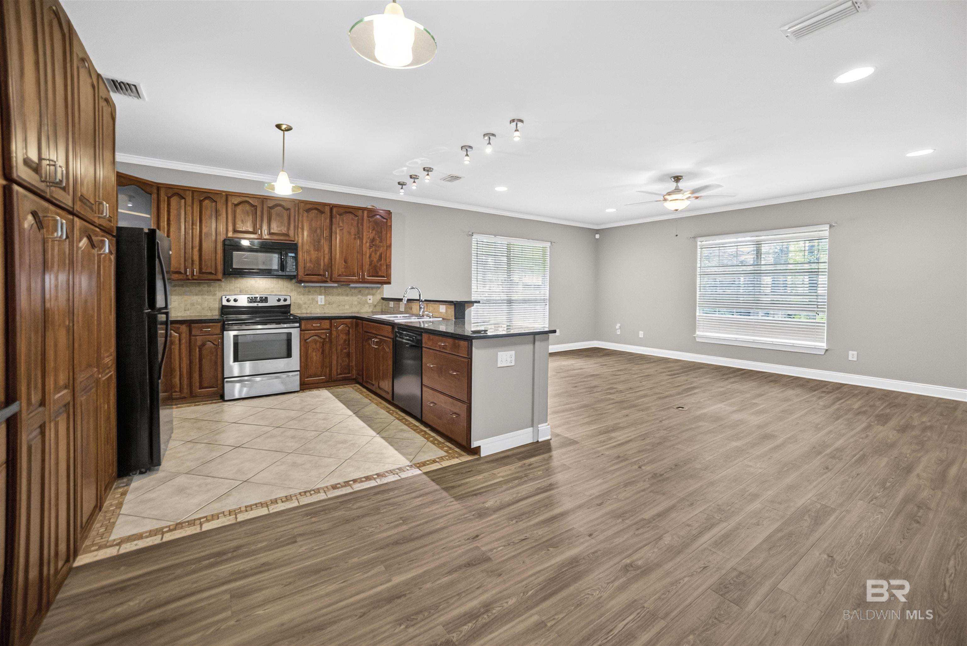 https://zimg.paragon.ice.com/ParagonImages/Property/PG/BCAR/396568/4/0/0/5478c26239e0e9c9e60549e2d288ae7a/7/cd4f0b1f91dfbbc8fa1021d22e5c5ce0/396568-1ba5eab9-0997-435b-985e-7c94733ff9fb.JPG