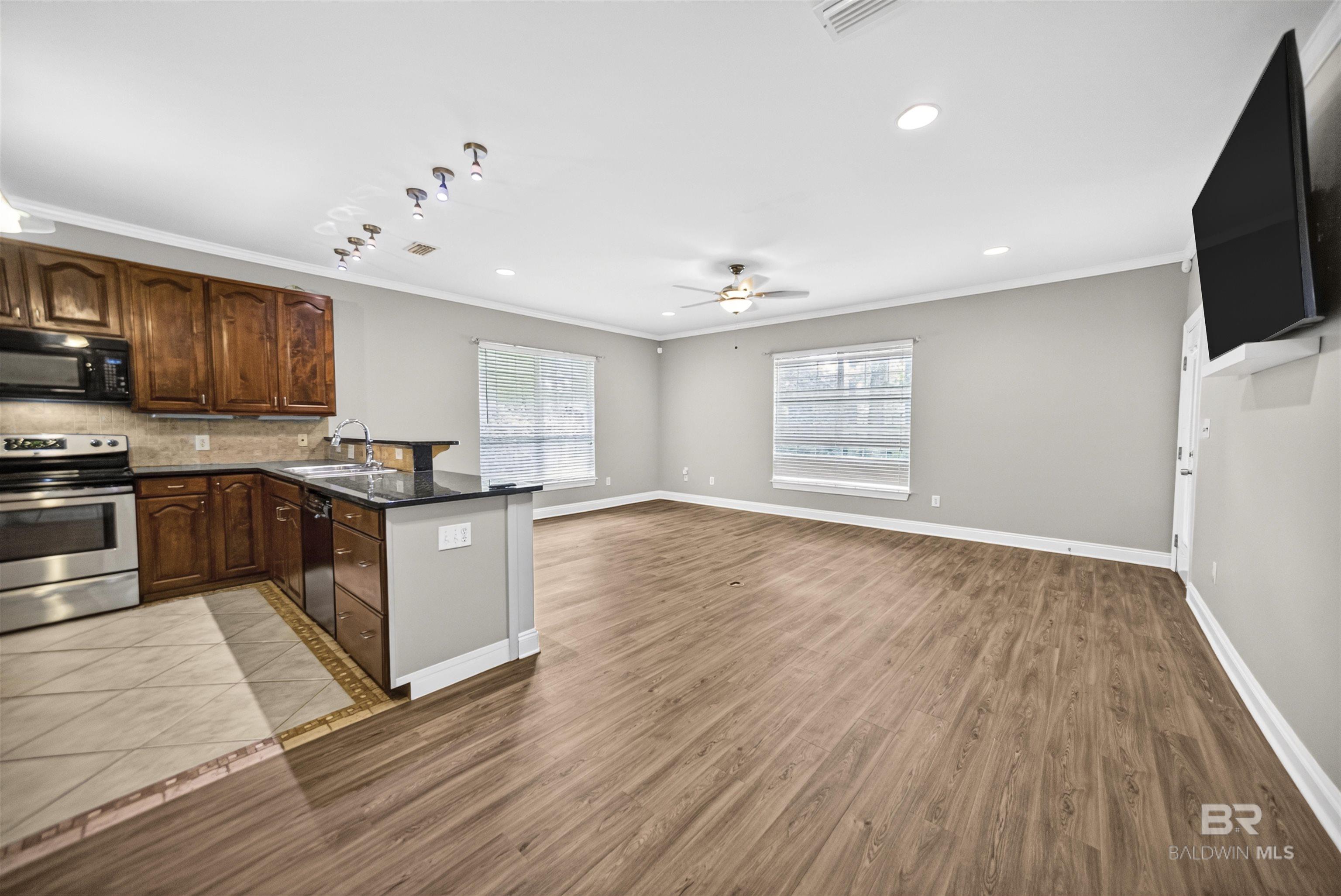 https://zimg.paragon.ice.com/ParagonImages/Property/PG/BCAR/396568/5/0/0/3d04241409de00e8f0d65880b3ec3867/7/cd4f0b1f91dfbbc8fa1021d22e5c5ce0/396568-44ba41df-891d-4586-9265-47d35b5c845d.JPG
