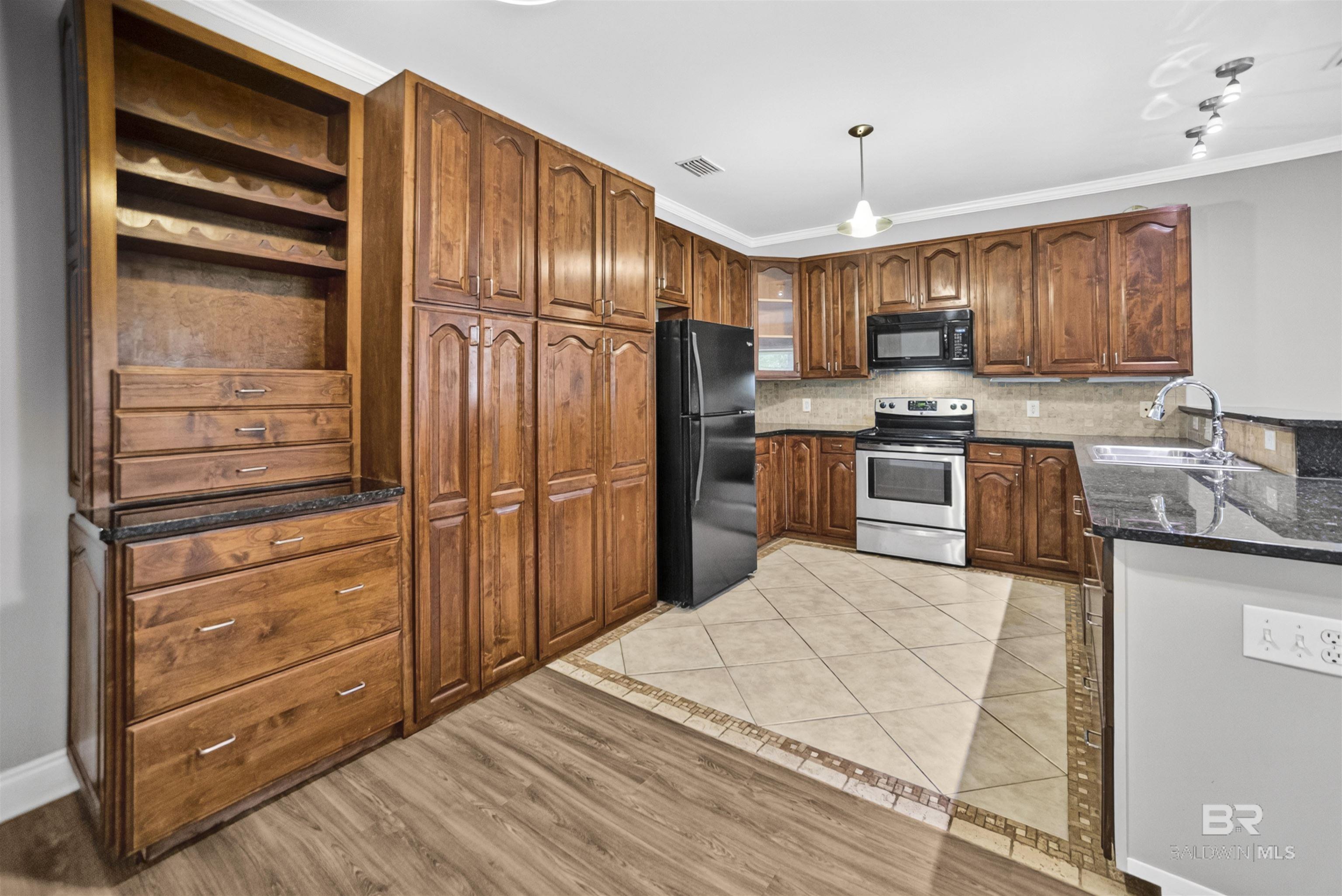 https://zimg.paragon.ice.com/ParagonImages/Property/PG/BCAR/396568/9/0/0/5a65da3f359dc969effb26a1c3494ff1/7/cd4f0b1f91dfbbc8fa1021d22e5c5ce0/396568-6258db7c-8609-436e-b7c8-6375e1704337.JPG