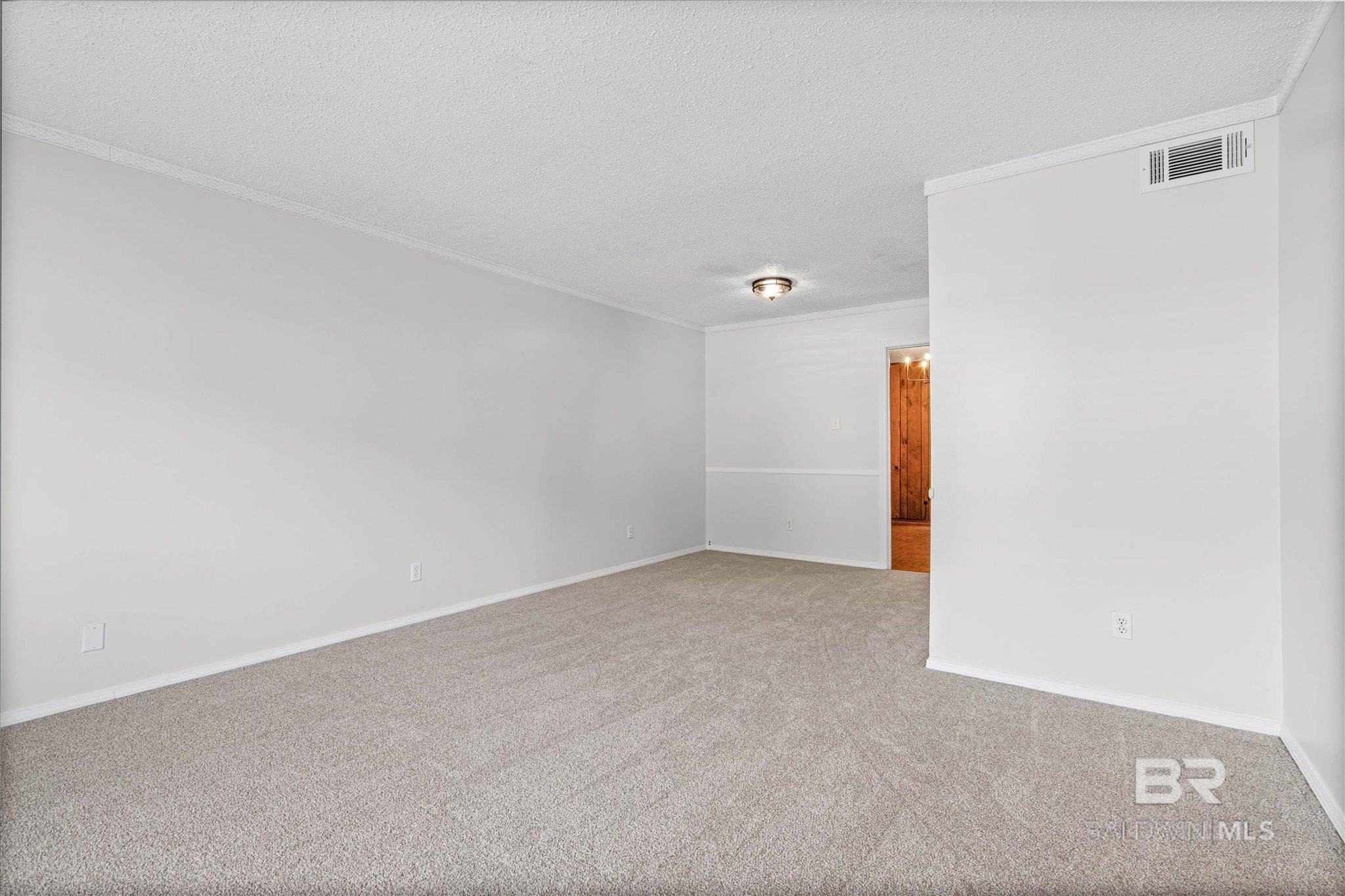 https://zimg.paragon.ice.com/ParagonImages/Property/PG/BCAR/396569/1/0/0/1410a170275fd5e8377cd8c24bcd4f30/7/32534fdc6bc2e08d06ef69ac2a6445fb/396569-da201ba4-db08-4163-b132-8afa1f36abd4.JPG
