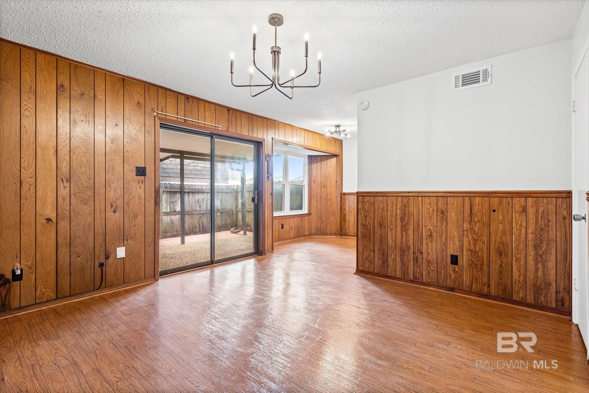 https://zimg.paragon.ice.com/ParagonImages/Property/PG/BCAR/396569/4/0/0/f3bee4c0673e92c552afa5c3681616df/7/32534fdc6bc2e08d06ef69ac2a6445fb/396569-096fe9c4-4a78-460e-83bf-7ef2f187934b.JPG