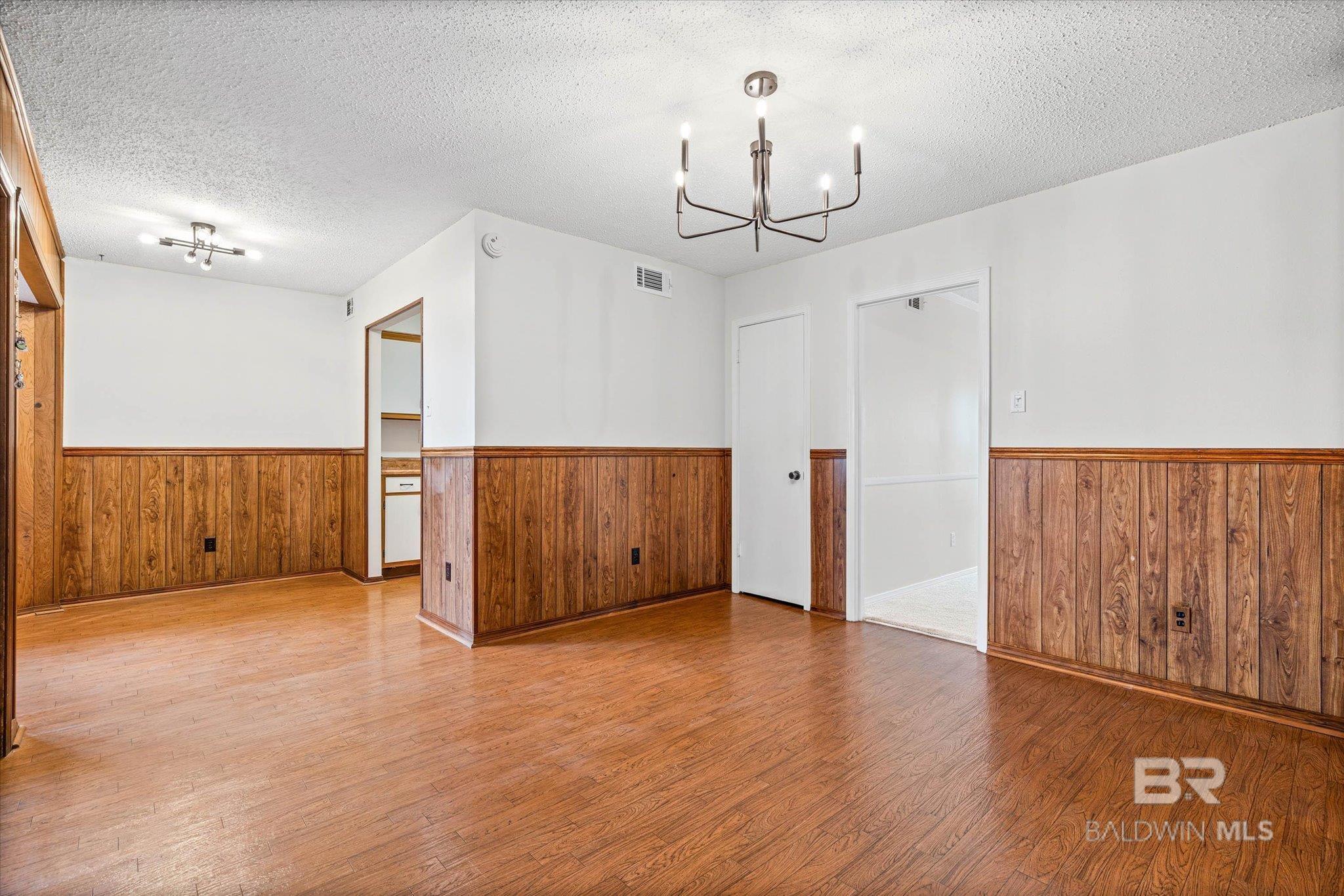https://zimg.paragon.ice.com/ParagonImages/Property/PG/BCAR/396569/5/0/0/39103883b0fc84d58c1827e5bcd4831f/7/32534fdc6bc2e08d06ef69ac2a6445fb/396569-1f5d4b53-0851-4035-ba19-871906a2e43c.JPG