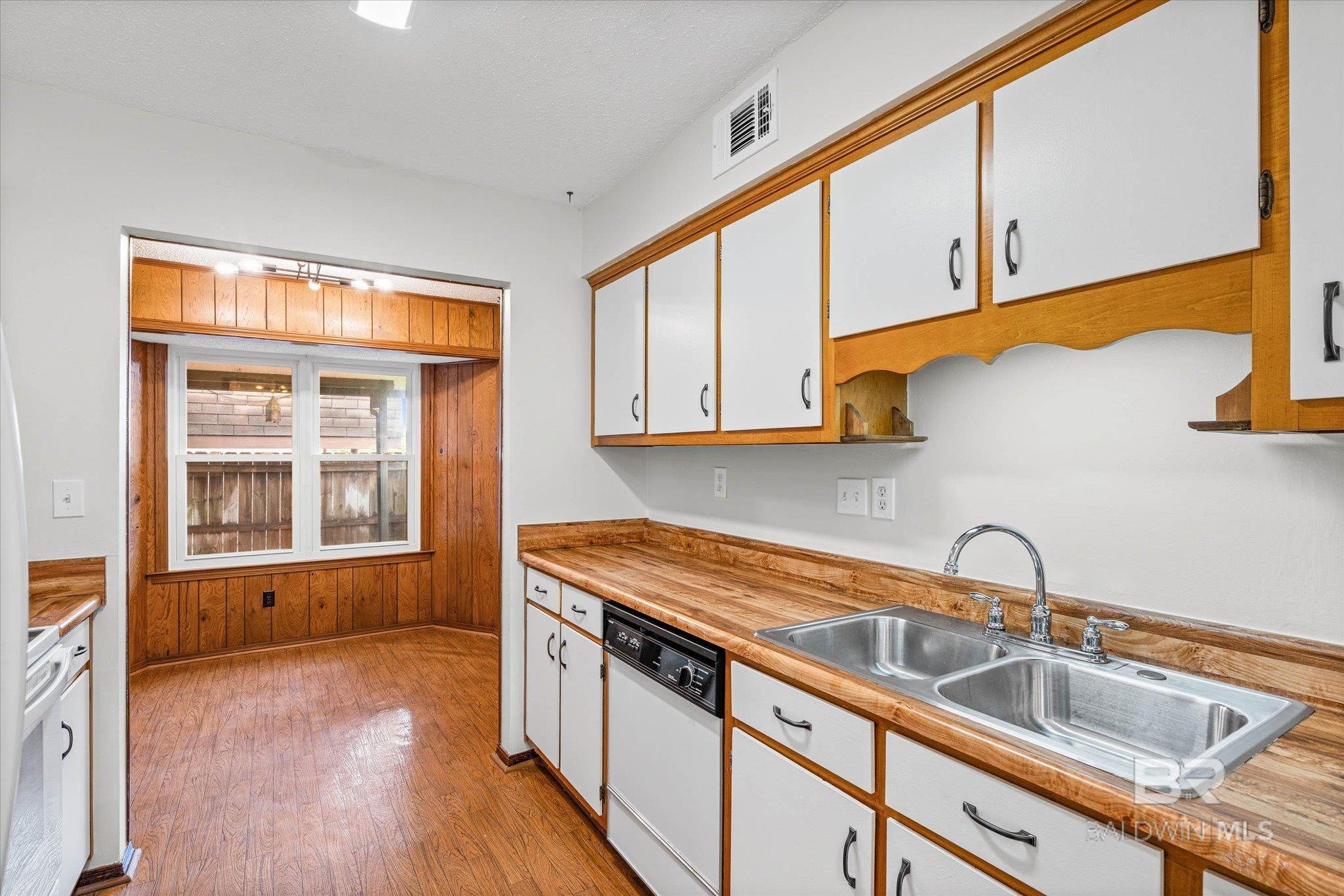 https://zimg.paragon.ice.com/ParagonImages/Property/PG/BCAR/396569/8/0/0/e6569ab5e01471cebc4d0c8c6de57397/7/32534fdc6bc2e08d06ef69ac2a6445fb/396569-9253ba54-f52d-45f2-a6a8-7f338a7b25a0.JPG