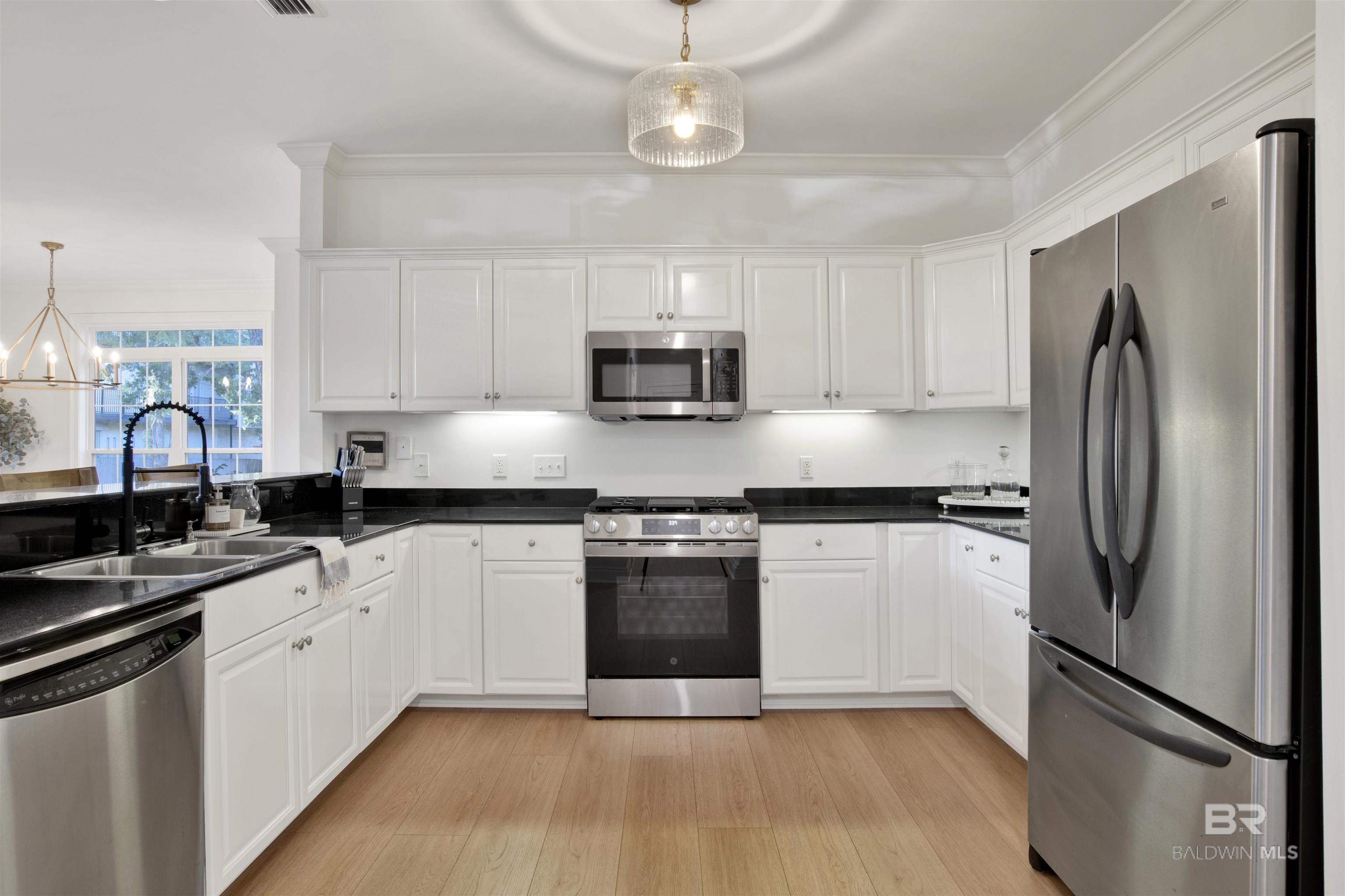 https://zimg.paragon.ice.com/ParagonImages/Property/PG/BCAR/396589/10/0/0/e4f390e3f306e6286fd43408c4b44060/7/84662193cb1241aa631d677c0bb4d4cd/396589-29C78B45-B4F0-40F9-B3F9-AD01217A41AA.JPG