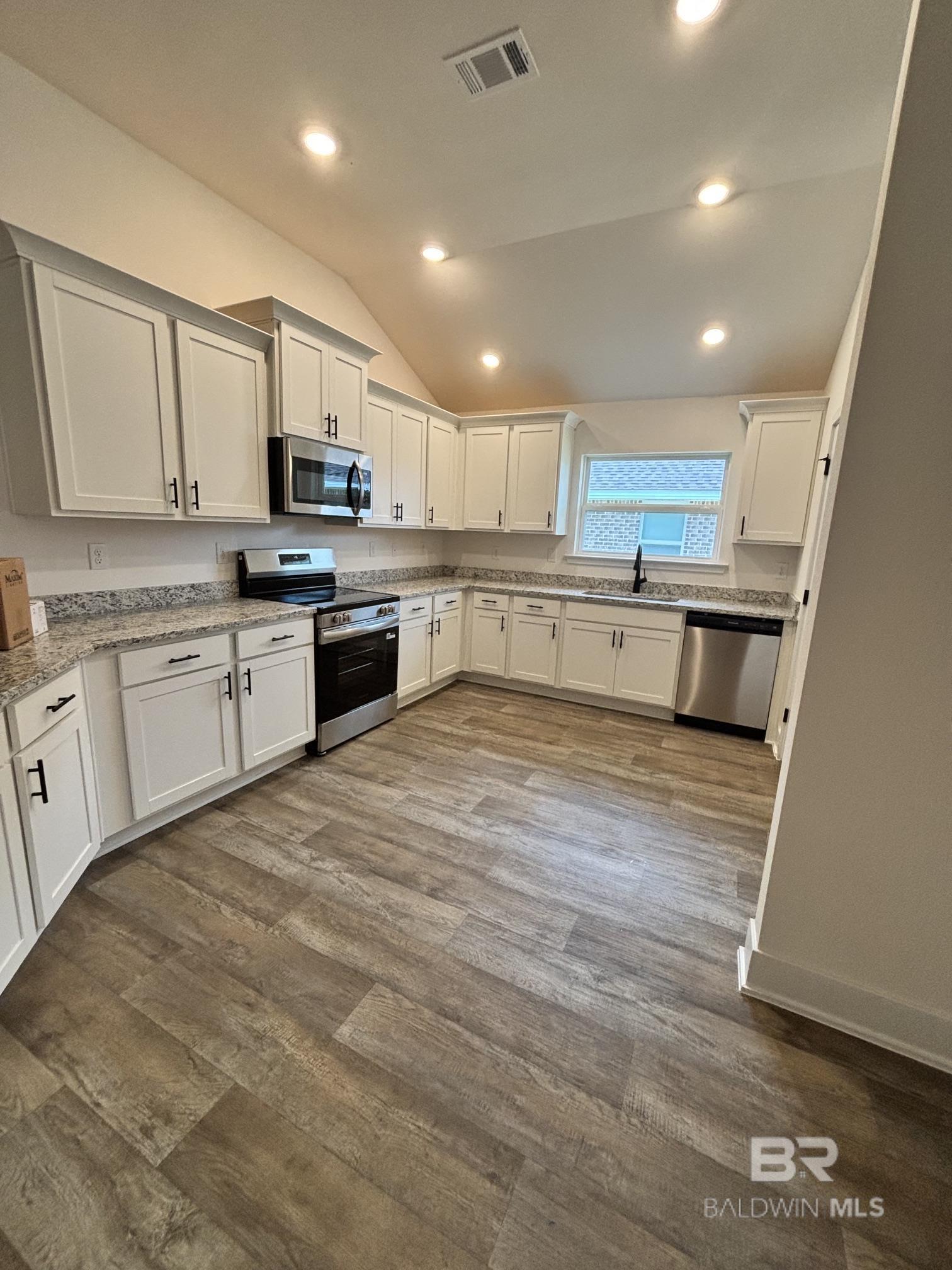 https://zimg.paragon.ice.com/ParagonImages/Property/PG/BCAR/396593/2/0/0/b50a561bed5eeafe03babe2ad3f1f7b1/7/562091d23677205c92f6068aa8168a8b/396593-075e37c6-7da5-4e4e-b938-d072725d7194.JPG
