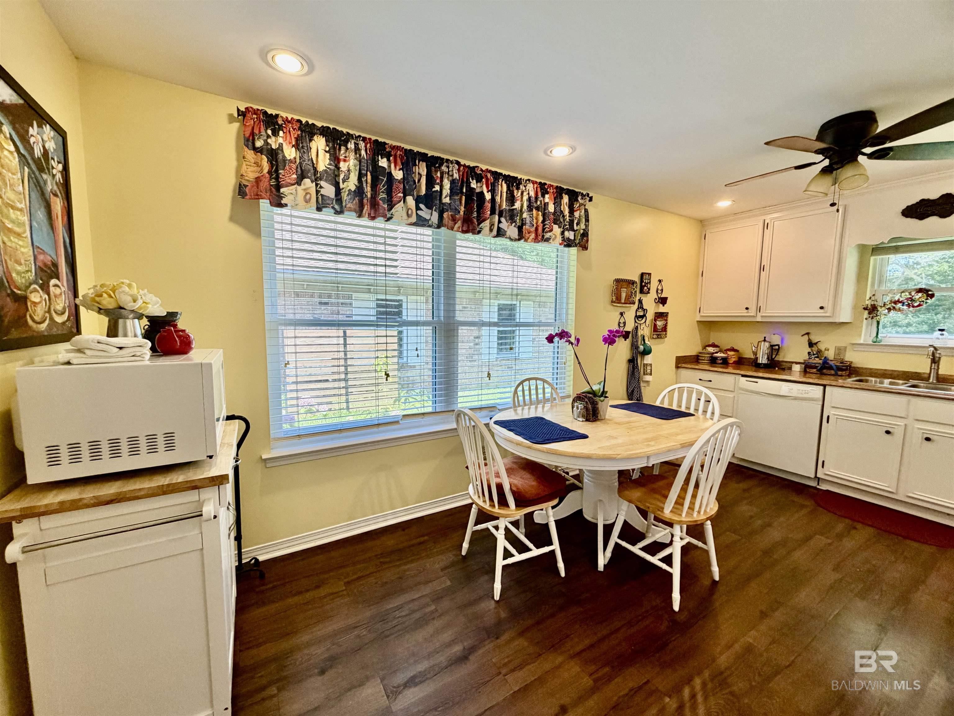 https://zimg.paragon.ice.com/ParagonImages/Property/PG/BCAR/396628/14/0/0/c82771ae0221ebb84d9811babdfcc40e/7/959c86d393c28b5fd620707fbda8aa3a/396628-6d6adb97-cc09-4be8-a0e8-7010d8b0d386.JPG