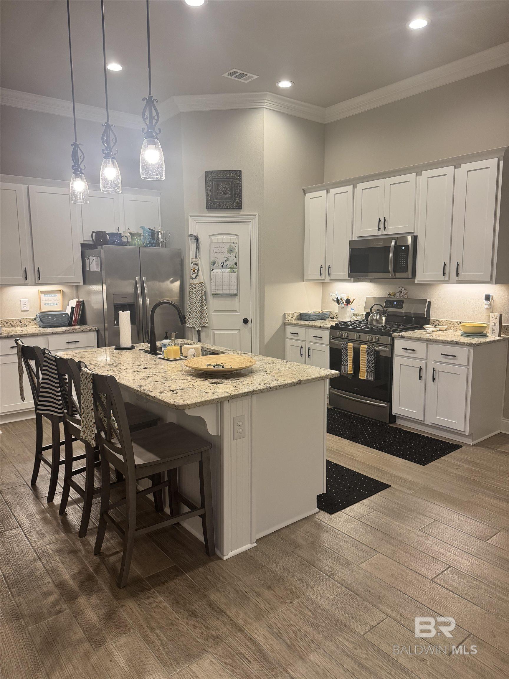 https://zimg.paragon.ice.com/ParagonImages/Property/PG/BCAR/396633/2/0/0/5fbee1b82b060268595d332c8269c18d/7/38a84259251869bac048cdf722a50ba5/396633-49aa6a6c-b023-48e2-8783-74ae928f379d.JPG