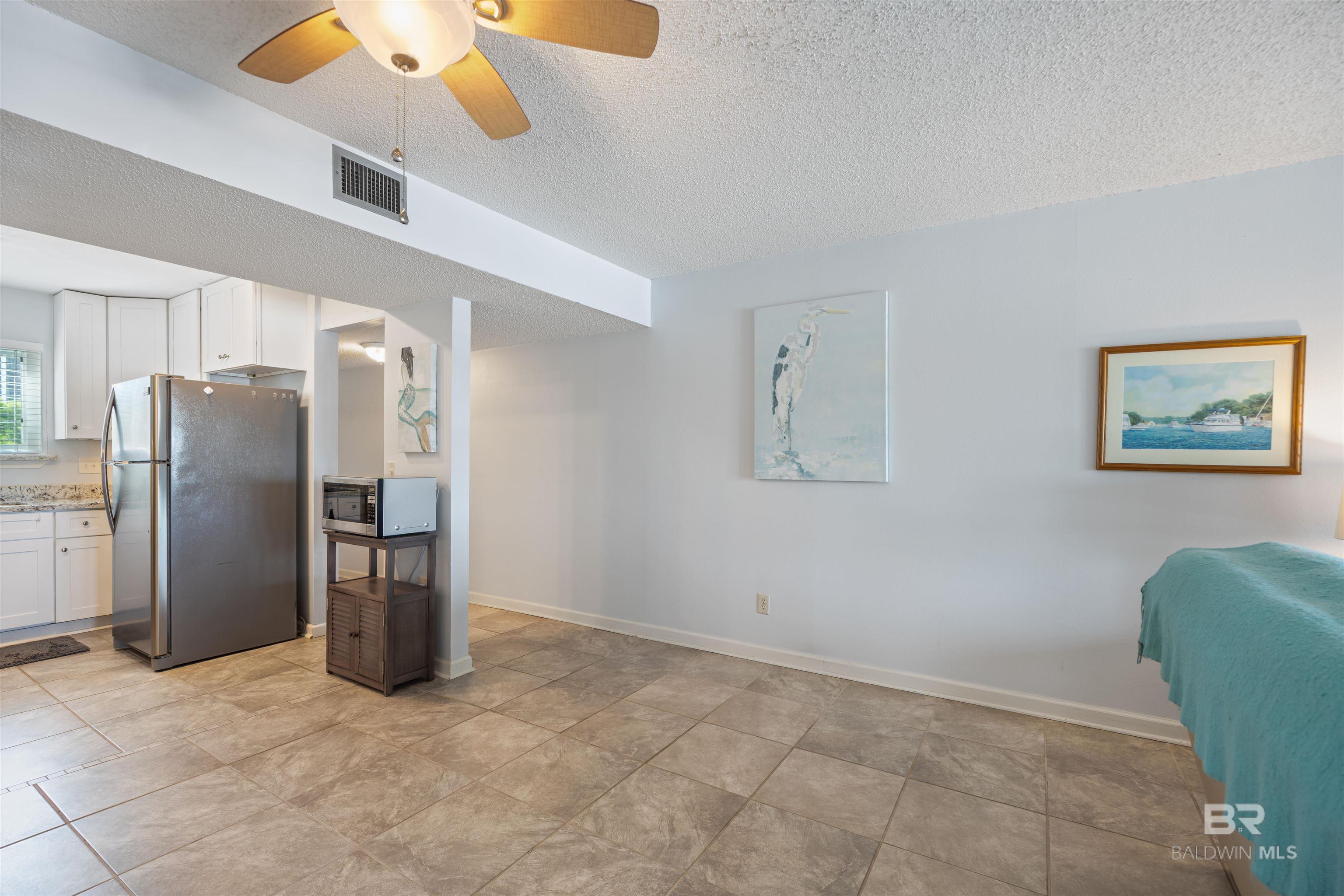 https://zimg.paragon.ice.com/ParagonImages/Property/PG/BCAR/396644/7/0/0/88ac2f0874021590db221e9315f85f39/7/07d731938ea6f287c648de7e7f376fff/396644-5b4061e3-9355-4f28-852b-5b8d456662be.JPG