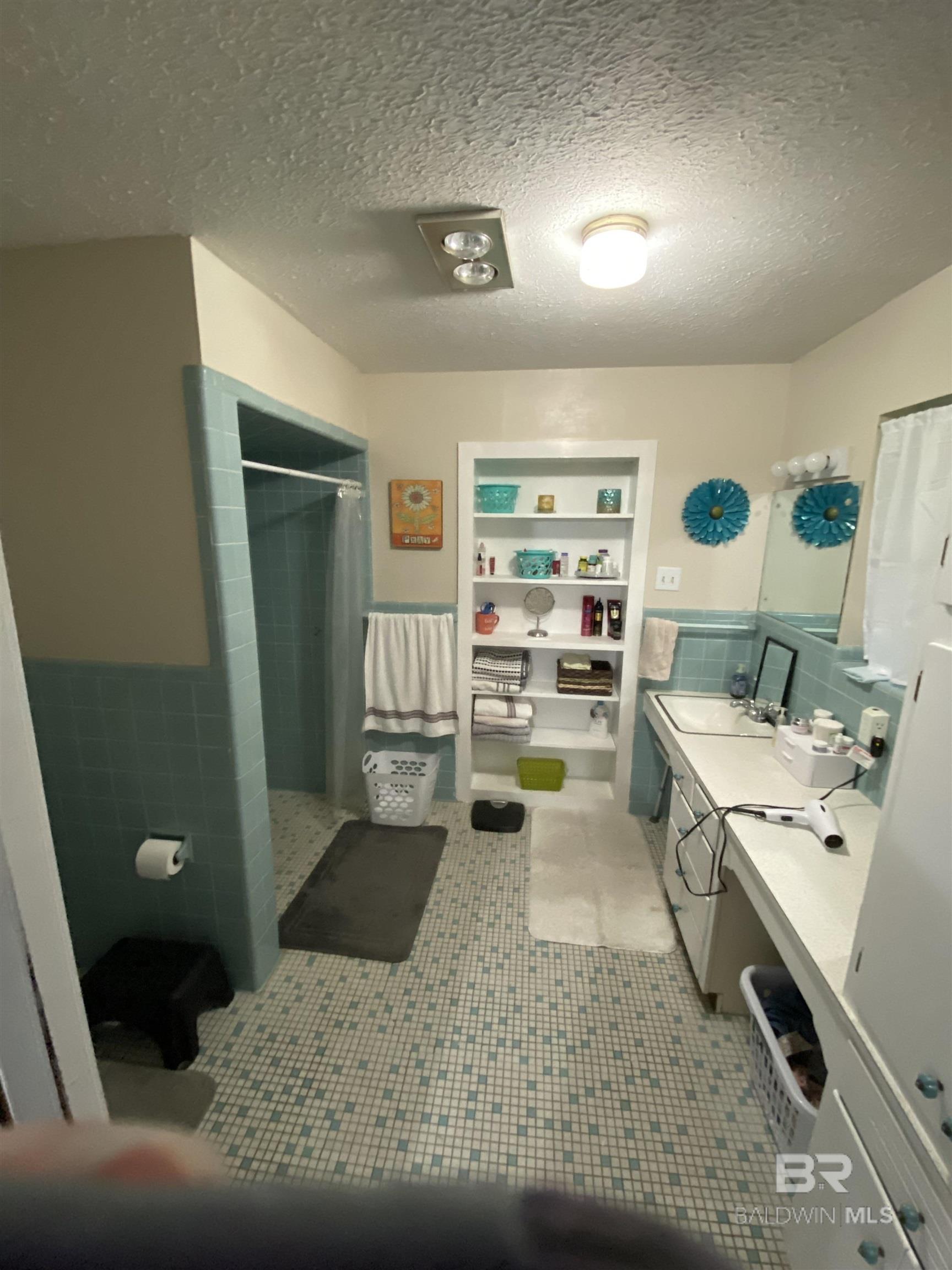 https://zimg.paragon.ice.com/ParagonImages/Property/PG/BCAR/396665/29/0/0/ee15ed698e5a6761aa03b4d1e3b55443/7/01a556a7ebbd545ac6cab7802dfa677c/396665-c0bd2871-d3a2-4b57-8d08-8f8e7f4441f5.JPG