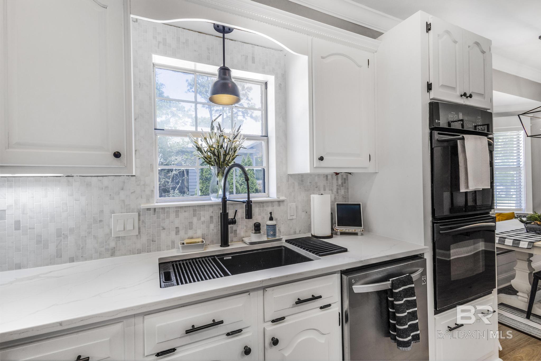 https://zimg.paragon.ice.com/ParagonImages/Property/PG/BCAR/396672/21/0/0/18cd5167a2dd6cff52fd3801a40c58a5/7/03a1ab45832fe87e552b5f5c6b236a04/396672-5d9d747f-817e-46f4-ad57-f1c162a0827f.JPG