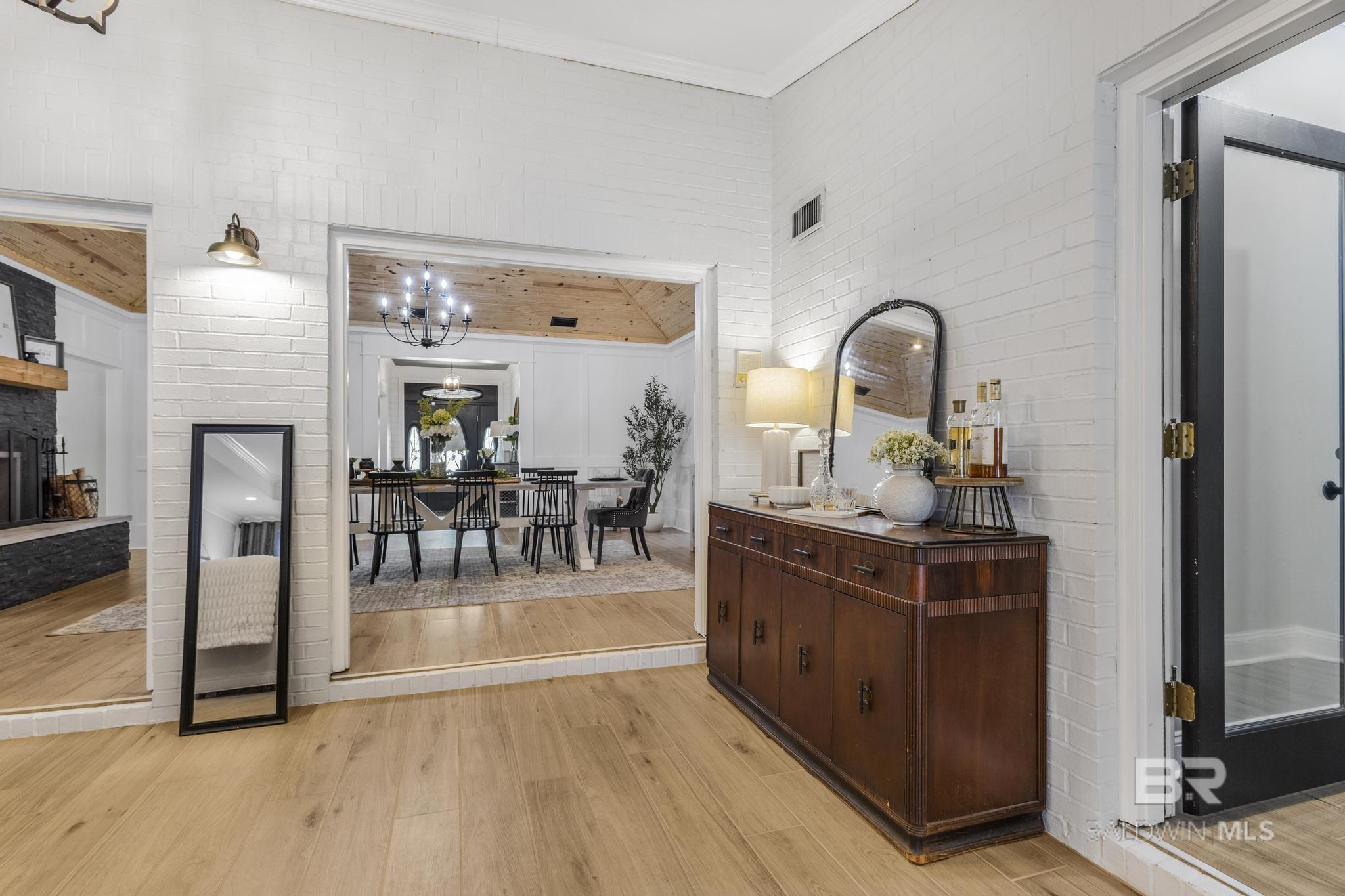 https://zimg.paragon.ice.com/ParagonImages/Property/PG/BCAR/396672/28/0/0/cc74239029481426d9c78dbf7ad0e6e4/7/03a1ab45832fe87e552b5f5c6b236a04/396672-944d2d63-fe23-480e-b794-752717947a54.JPG