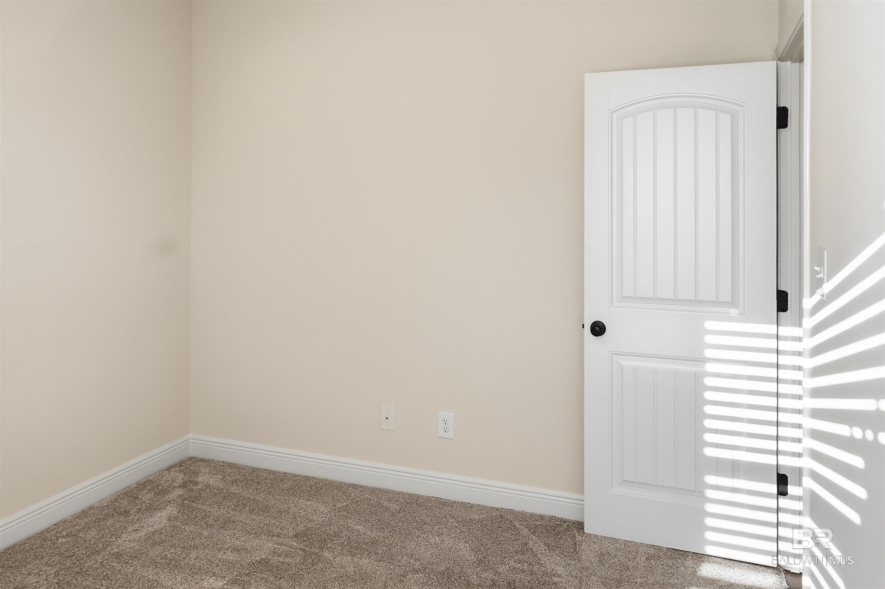 https://zimg.paragon.ice.com/ParagonImages/Property/PG/BCAR/396683/28/0/0/05329ed172e4a1532571b00e91ae4aff/7/57b408cd1fcf772c6c1fb2700ba86763/396683-c9298e88-ef6c-461e-a460-466ae0909986.JPG