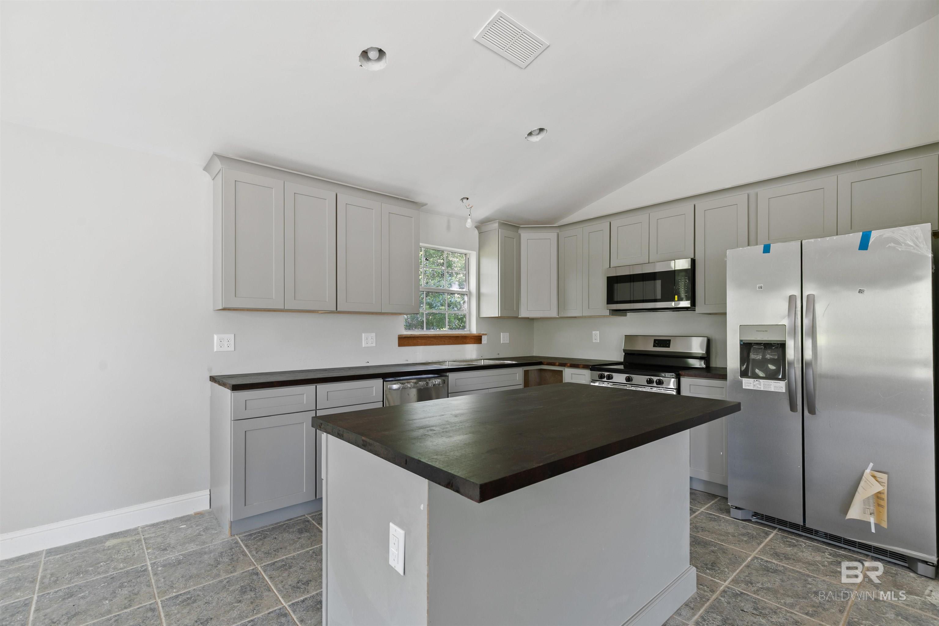 https://zimg.paragon.ice.com/ParagonImages/Property/PG/BCAR/396684/12/0/0/6485ac5bda03a8a35c8a763ddcb583ab/7/ca4537632a8fc8ba38f301928efc088b/396684-5cf70e19-e59b-4fb6-9c36-7415fde9f7cf.JPG