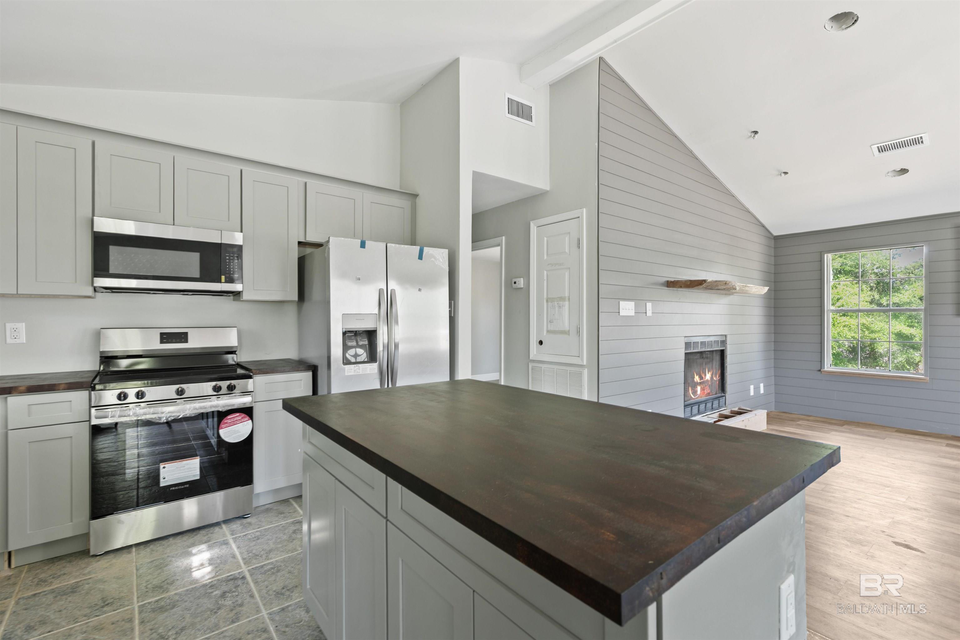 https://zimg.paragon.ice.com/ParagonImages/Property/PG/BCAR/396684/16/0/0/9ac1dbecd9d717b218e43a9c0ffd2646/7/ca4537632a8fc8ba38f301928efc088b/396684-8e30a488-2b06-45ae-8f18-704761e59d37.JPG