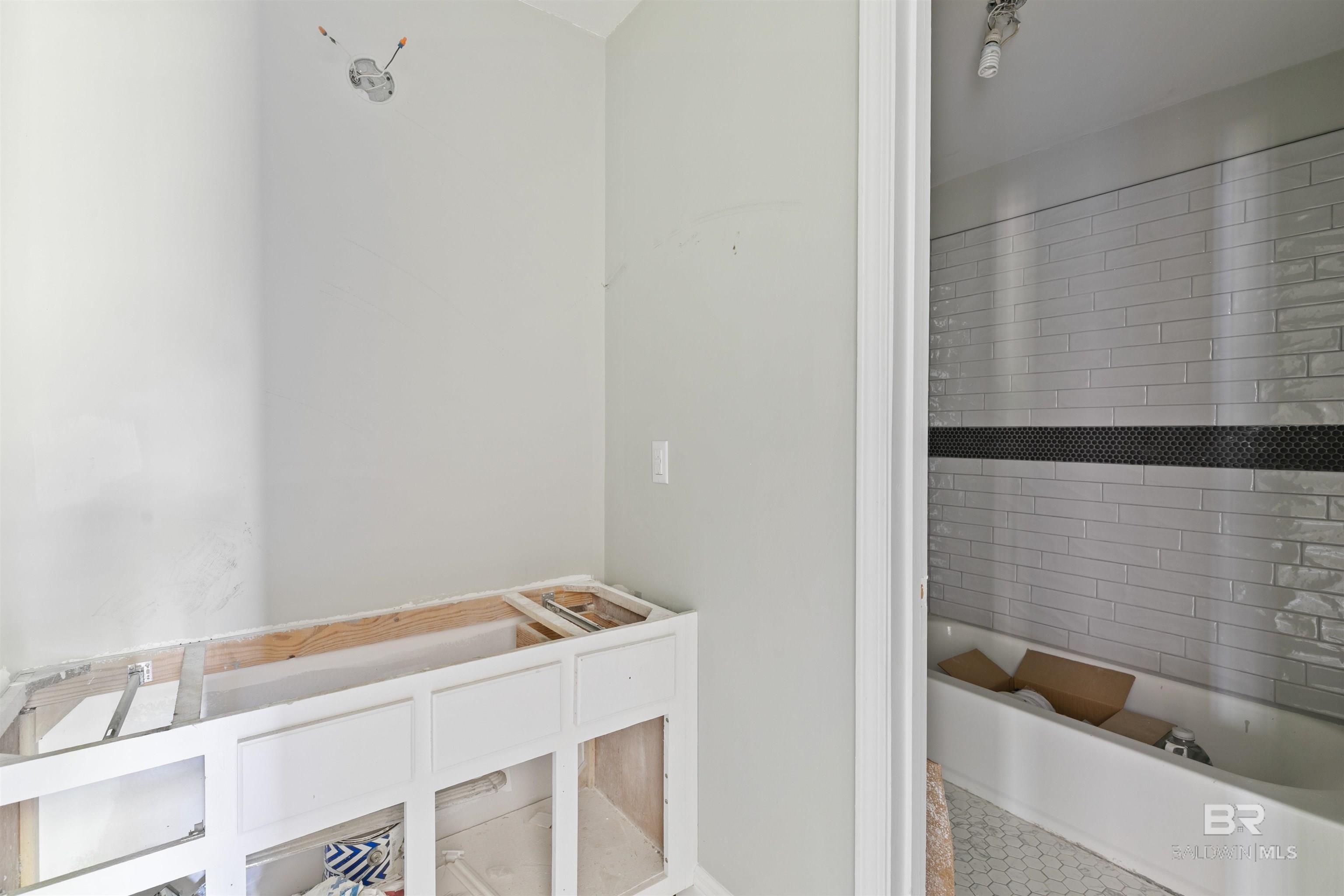 https://zimg.paragon.ice.com/ParagonImages/Property/PG/BCAR/396684/31/0/0/c4131409cdb99412ec9c280d67719ef0/7/ca4537632a8fc8ba38f301928efc088b/396684-0af023a5-d5e9-4f7b-845d-0017594f4977.JPG