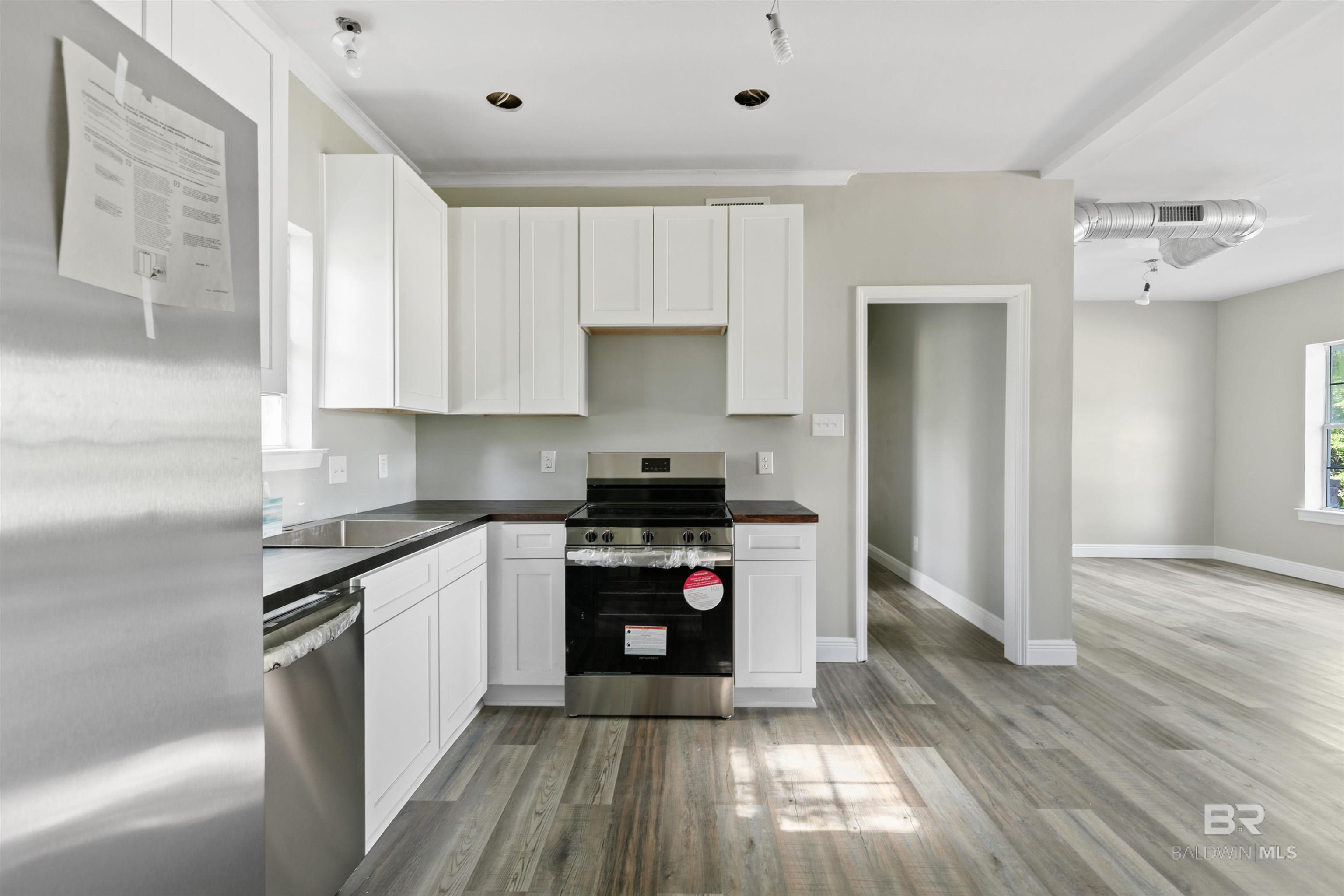 https://zimg.paragon.ice.com/ParagonImages/Property/PG/BCAR/396684/42/0/0/8539a84ca184ef86e90afdfe50925639/7/ca4537632a8fc8ba38f301928efc088b/396684-b7101486-b191-4c17-a5b5-b70ebe18c6c3.JPG