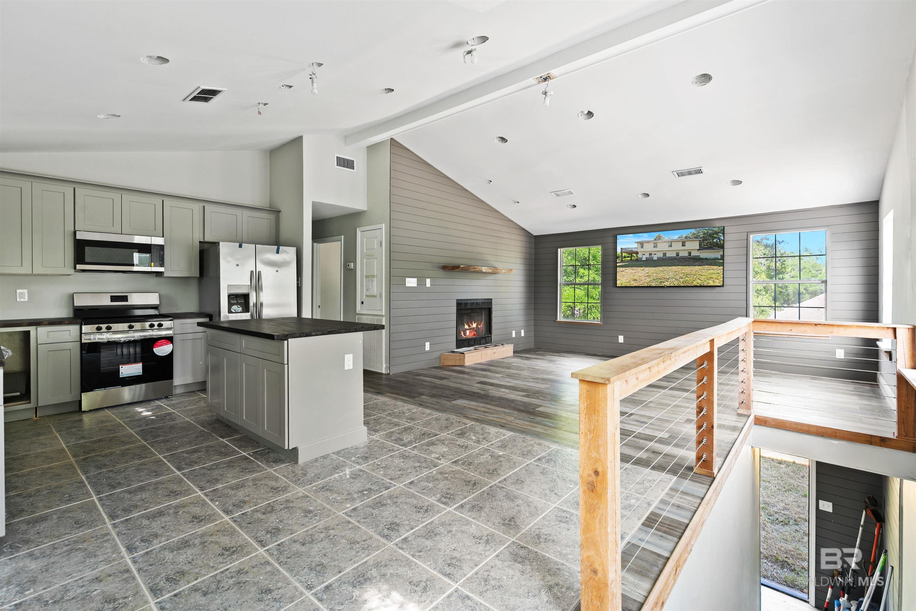 https://zimg.paragon.ice.com/ParagonImages/Property/PG/BCAR/396684/6/0/0/d5020dc2f62c98b2281a777d8e82faa7/7/ca4537632a8fc8ba38f301928efc088b/396684-2ed567da-f88d-4224-8cd5-361f23979300.JPG