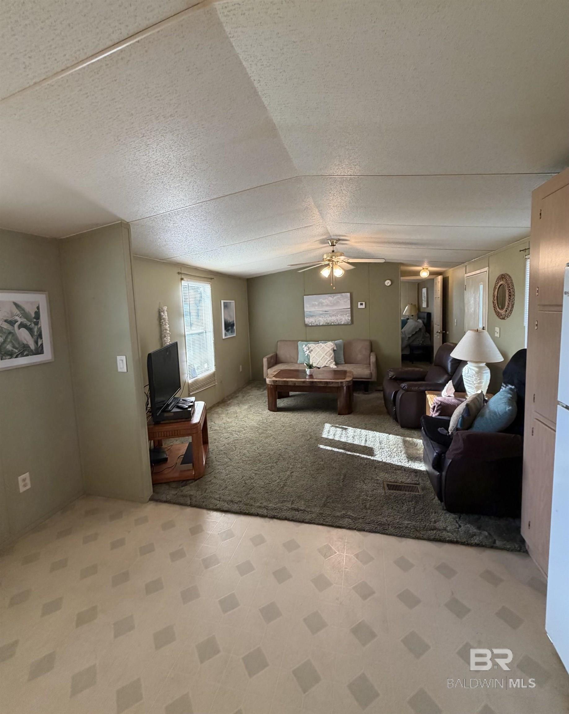 https://zimg.paragon.ice.com/ParagonImages/Property/PG/BCAR/396685/3/0/0/aa6e544034571eb89433bd37dadea7b7/7/a639e95d43958fa59da4017d183e6ef5/396685-f76d3ae6-9e77-4716-b6e6-71958378e14d.JPG