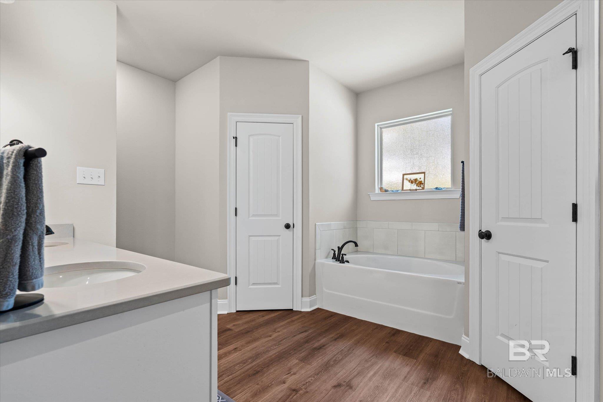 https://zimg.paragon.ice.com/ParagonImages/Property/PG/BCAR/396714/13/0/0/c81a8d0c27a3c85ab7fc6f29c2a13c78/7/26d37e65a8a2d1772e9d48ae522d8f10/396714-b5c0f39a-e10f-487f-9a6a-14f7355b9d23.JPG