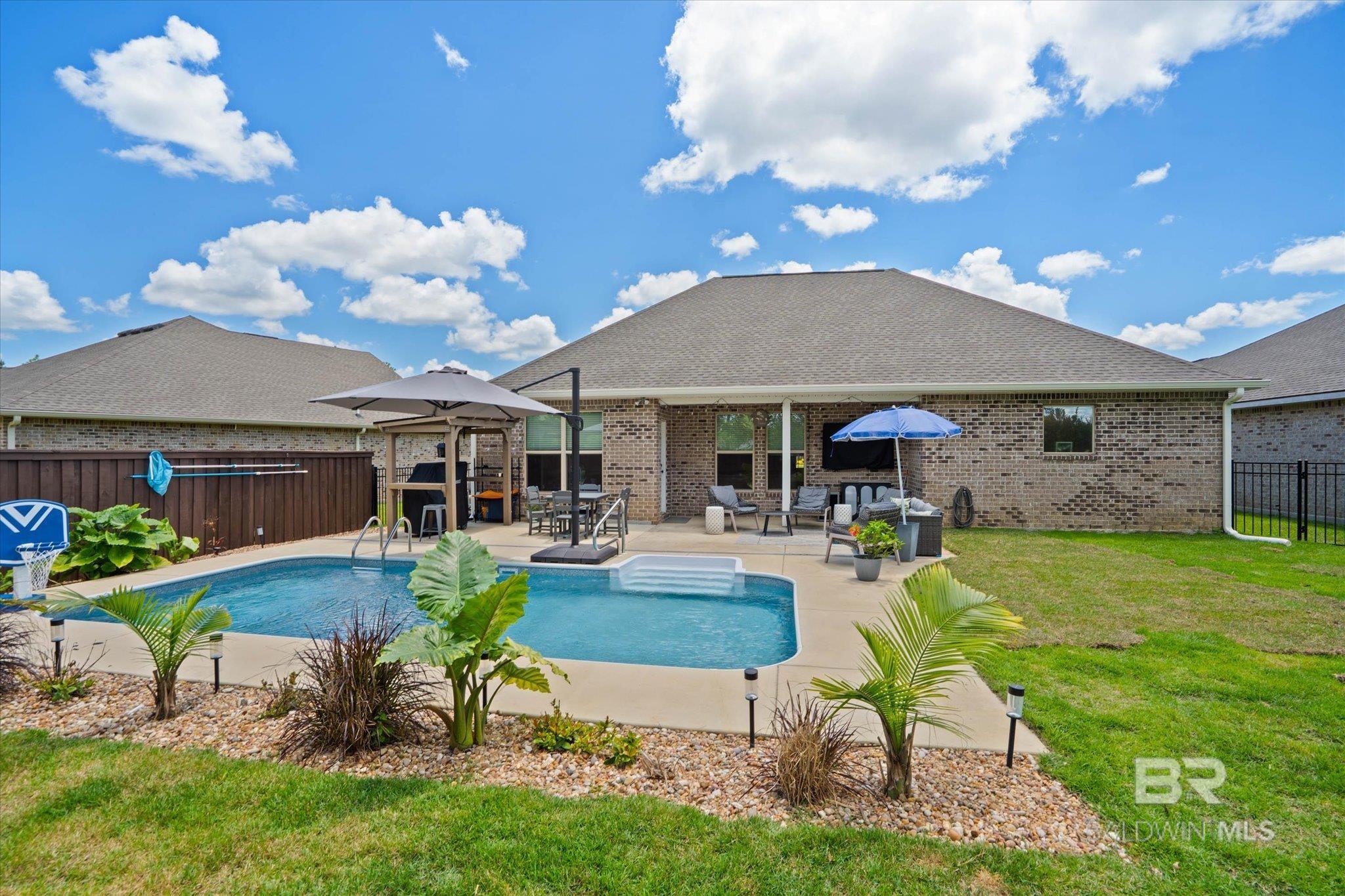 https://zimg.paragon.ice.com/ParagonImages/Property/PG/BCAR/396714/28/0/0/f14343bddac0adda5e83a4708859c7da/7/26d37e65a8a2d1772e9d48ae522d8f10/396714-f0d28d96-1324-46ba-ab07-3c55203ceefb.JPG