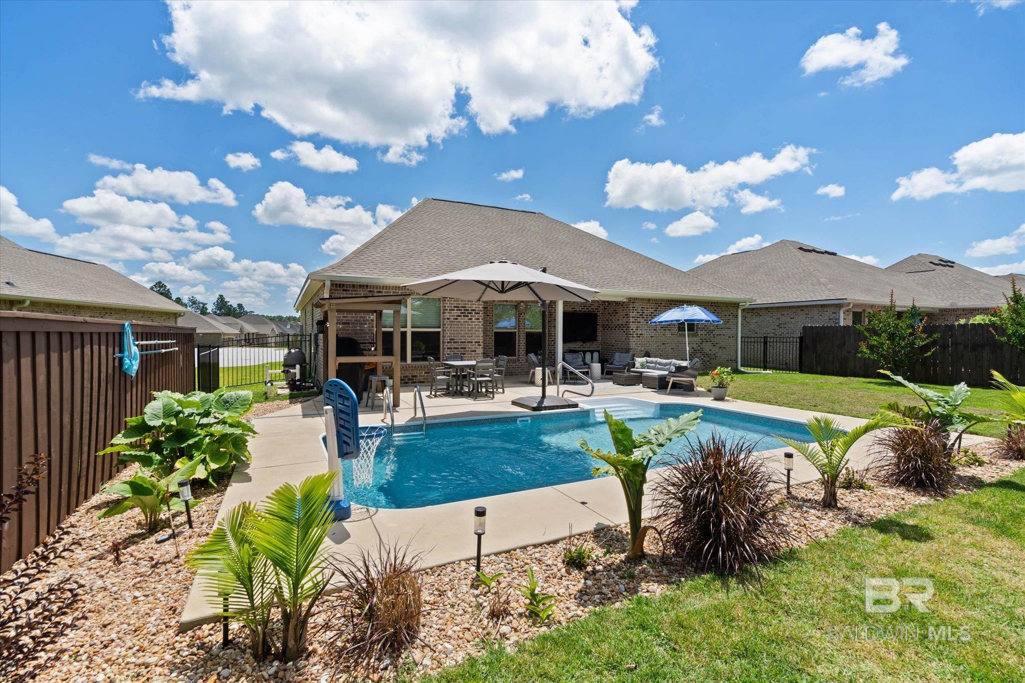 https://zimg.paragon.ice.com/ParagonImages/Property/PG/BCAR/396714/29/0/0/7fd710daeb2e460e65736f12eabbe439/7/26d37e65a8a2d1772e9d48ae522d8f10/396714-d7576e89-6d68-484e-8ebf-02f625b9572e.JPG