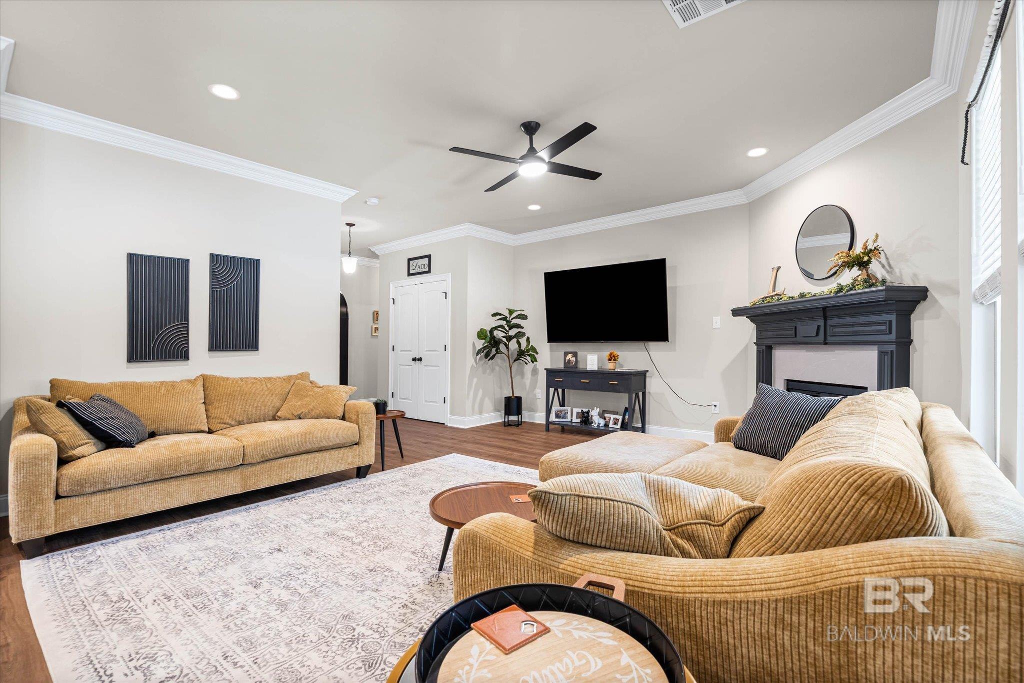 https://zimg.paragon.ice.com/ParagonImages/Property/PG/BCAR/396714/6/0/0/efbb0ba9d2341afbd369aa3a5fc8d99c/7/26d37e65a8a2d1772e9d48ae522d8f10/396714-b76a58bf-5cda-4ad0-bb9f-f355fc1d2d6f.JPG