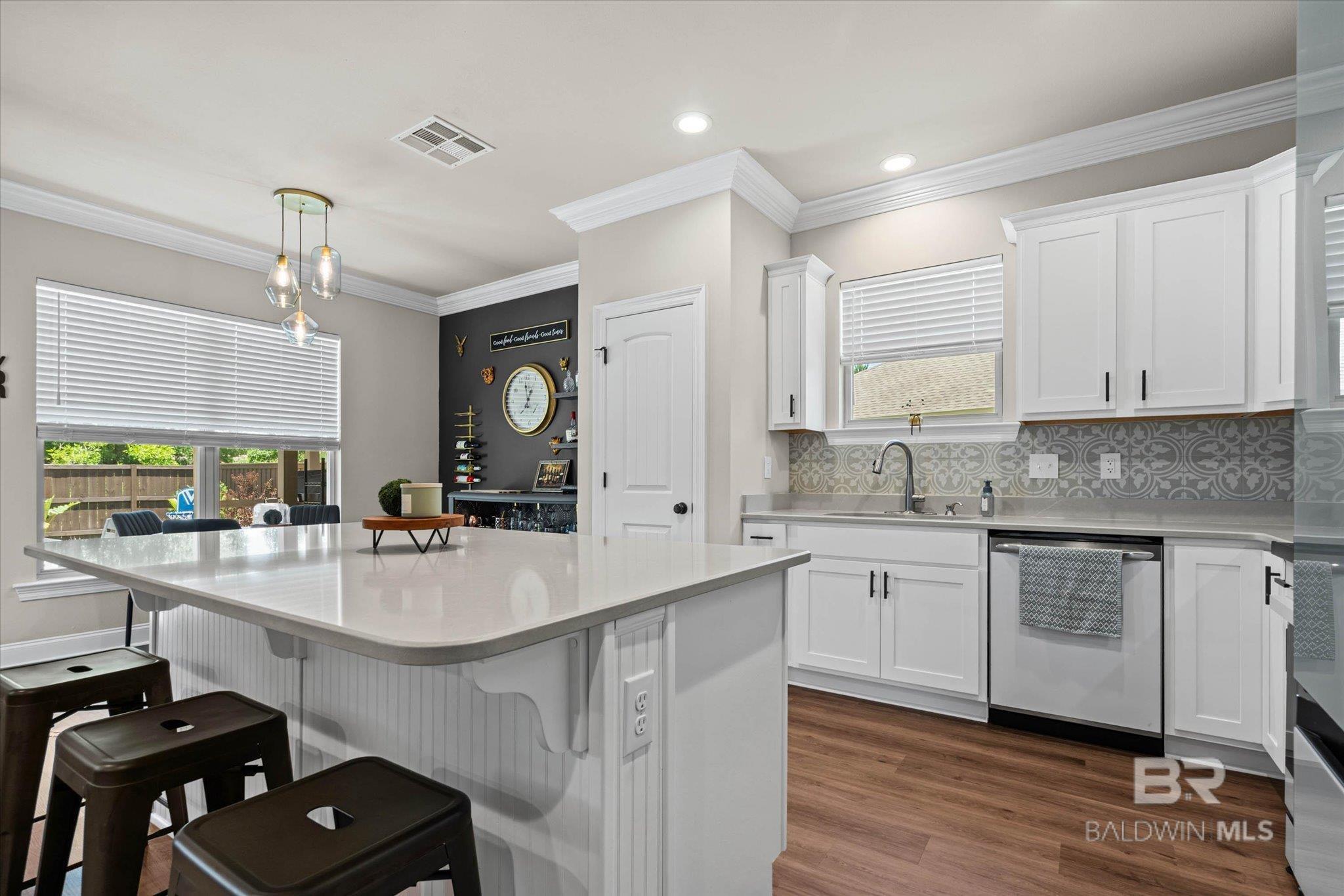 https://zimg.paragon.ice.com/ParagonImages/Property/PG/BCAR/396714/8/0/0/3a8c11a36c2c794f74fea8e7b5c54926/7/26d37e65a8a2d1772e9d48ae522d8f10/396714-f9373db2-8f33-4ba5-a71c-7fbead2606f6.JPG