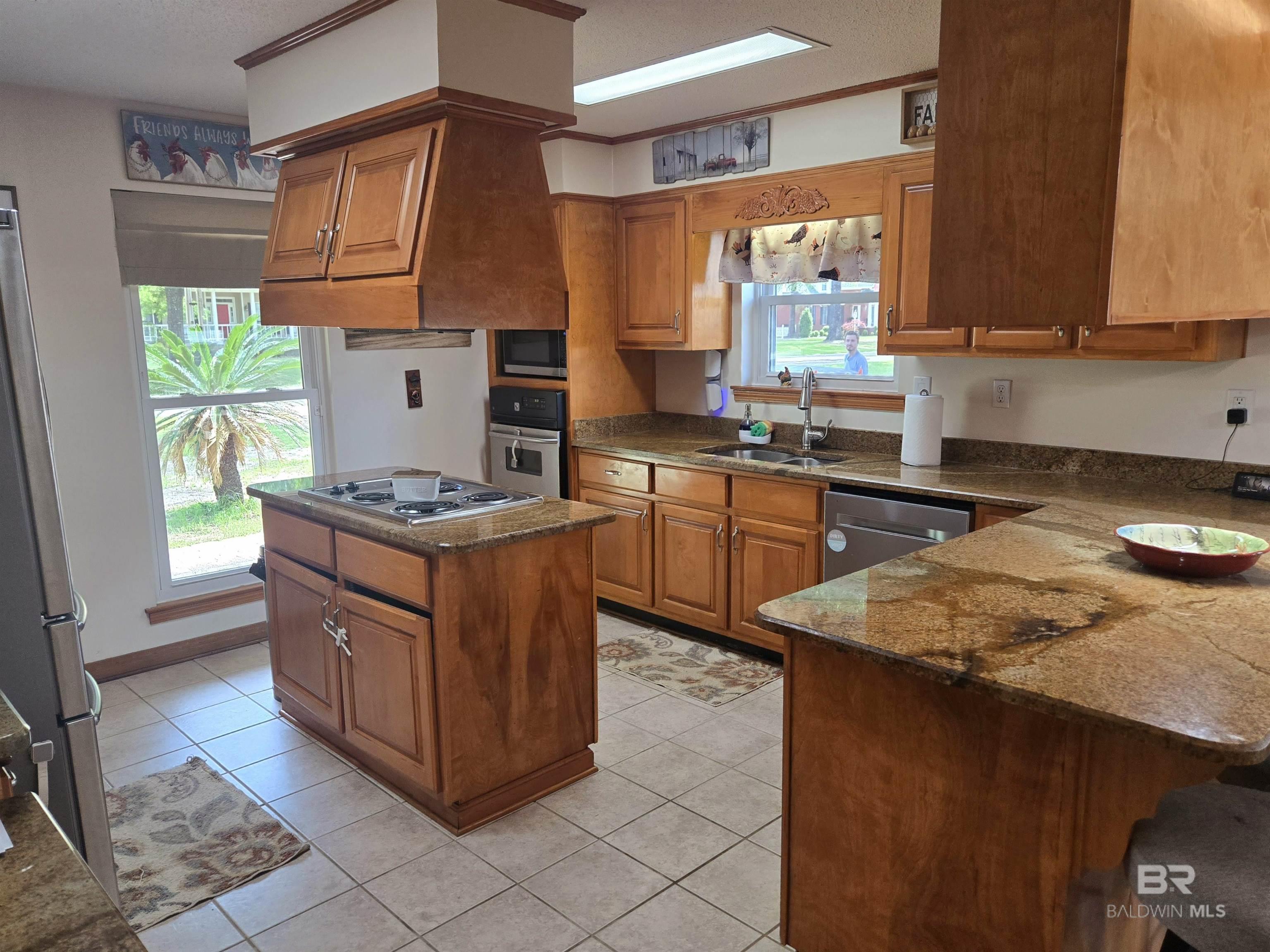 https://zimg.paragon.ice.com/ParagonImages/Property/PG/BCAR/396720/10/0/0/73a5a80e56733e62ebed4198c5738957/7/4dcf789e6bdf26446359329a15ec5574/396720-453e4afe-db51-409a-b946-f8303e2c544d.JPG
