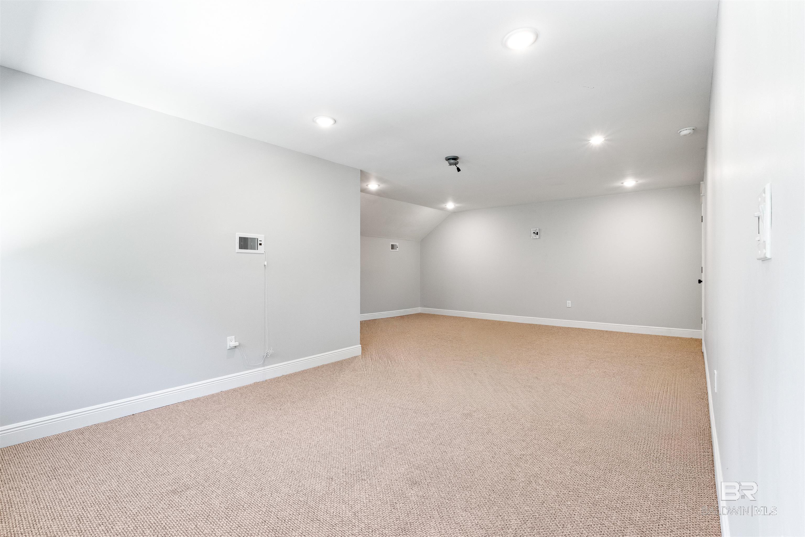 https://zimg.paragon.ice.com/ParagonImages/Property/PG/BCAR/396729/15/0/0/1898e4534477e17e7034509dd0fbba3f/7/b6aa34c0467dd12e9b1809c9c93c1593/396729-52758649-2ddb-4af8-9b5b-eafff399d768.JPG