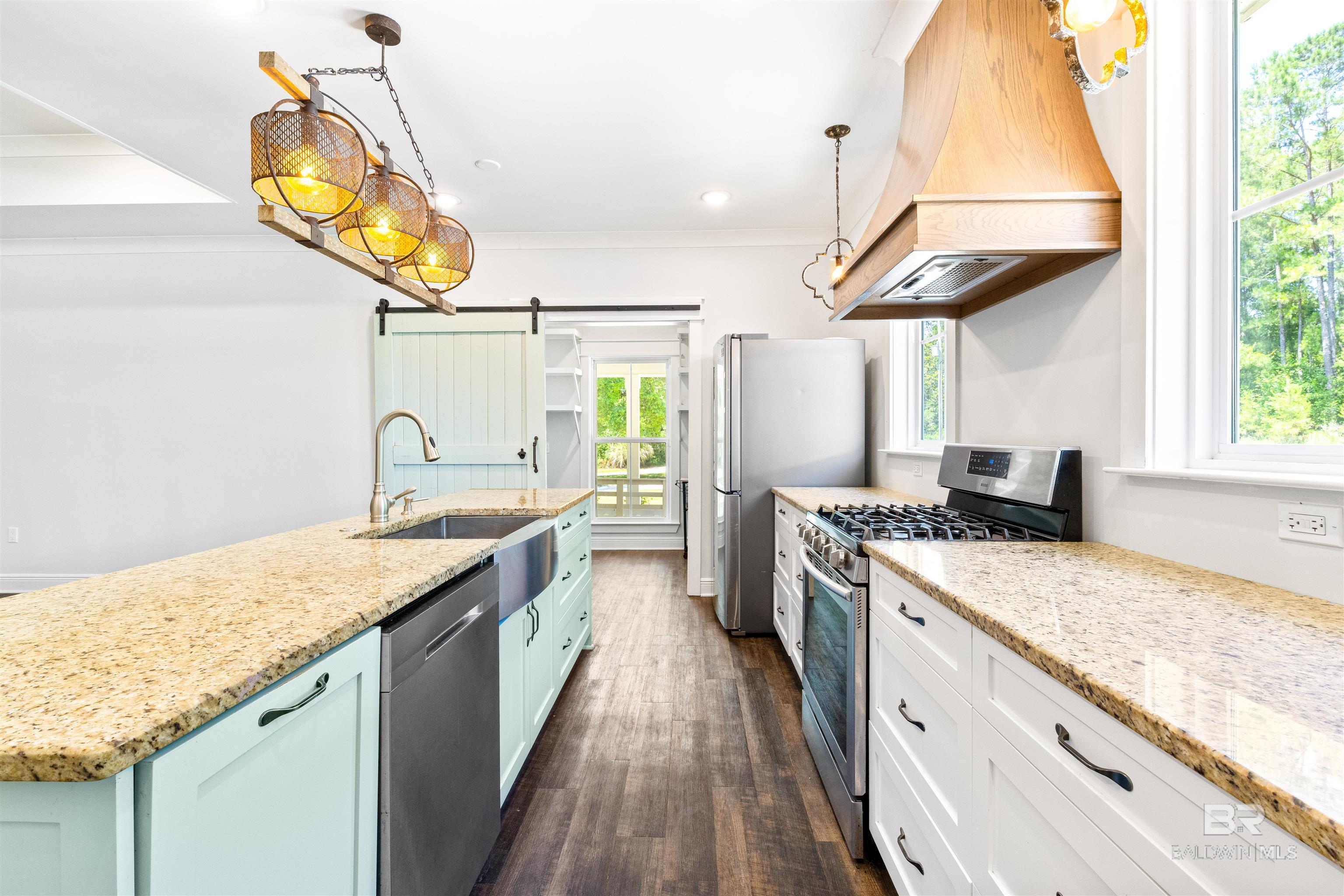 https://zimg.paragon.ice.com/ParagonImages/Property/PG/BCAR/396729/5/0/0/6ea90500ce61b2a8dce30b46f9939190/7/b6aa34c0467dd12e9b1809c9c93c1593/396729-bfc8e3e1-7d1f-4e42-b07f-0285e1e03156.JPG