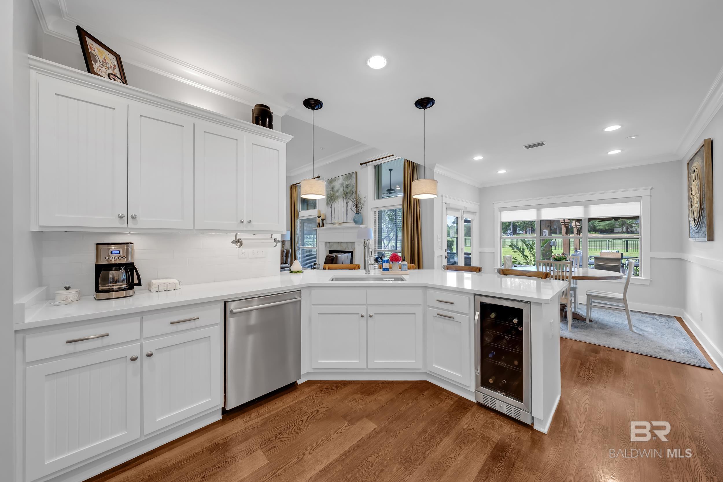 https://zimg.paragon.ice.com/ParagonImages/Property/PG/BCAR/396730/21/0/0/c4c22b79a7f73cf3180e97f226573841/7/c04ada848083d60d9899f77ddb1449a3/396730-d86a0861-e28b-4394-8d73-ca055df669f3.JPG