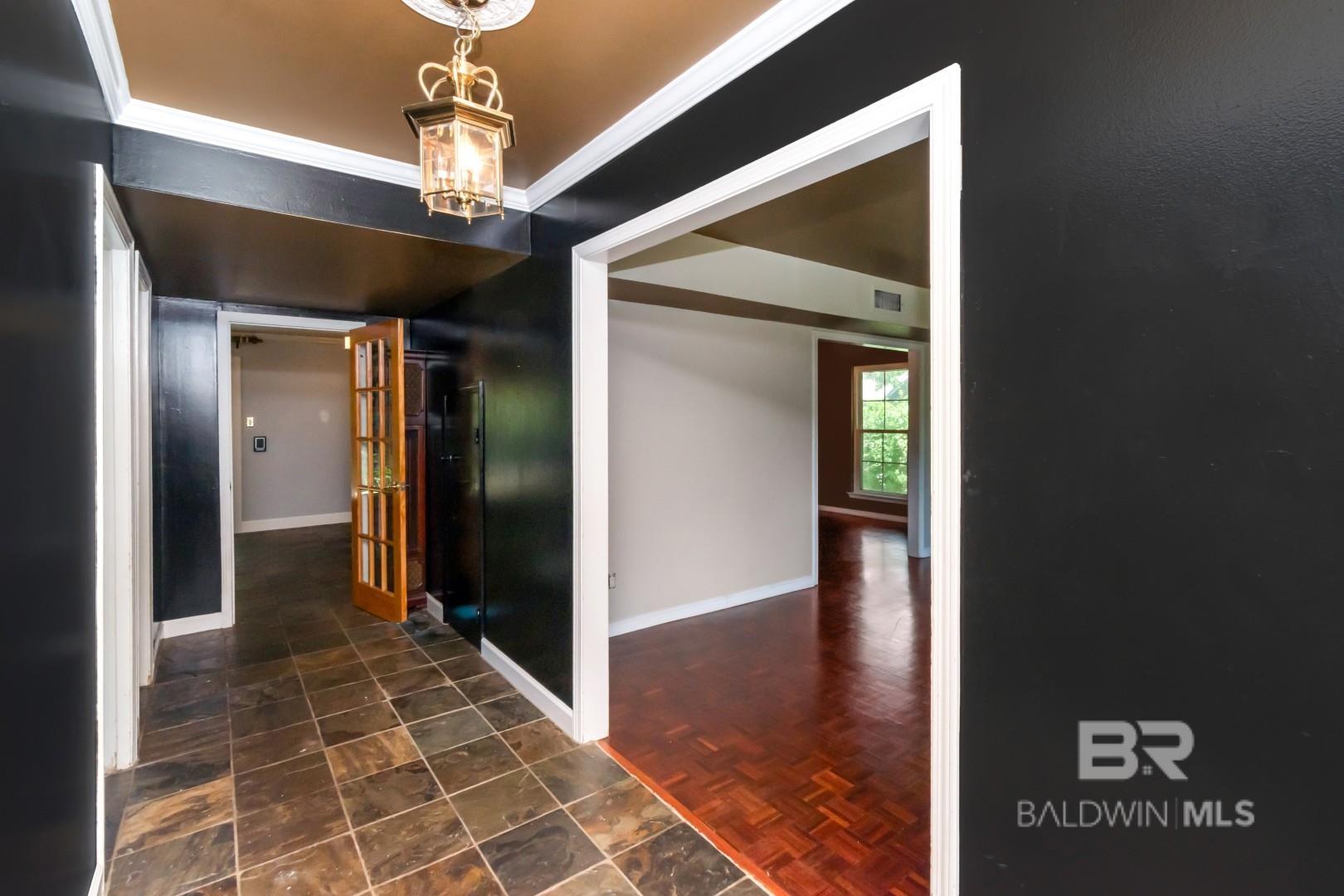 https://zimg.paragon.ice.com/ParagonImages/Property/PG/BCAR/396731/1/0/0/99d353c7a4bd51056082784a92ea37fc/7/7f98f390731a9224f8094fd99c966505/396731-d3de5a60-f86f-4714-8295-c9369a665717.JPG