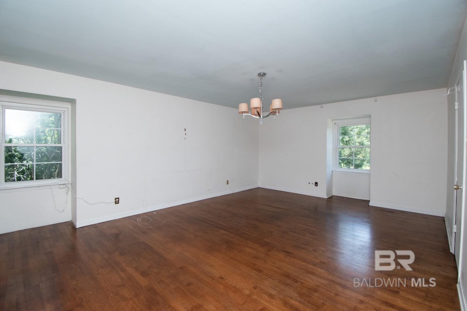 https://zimg.paragon.ice.com/ParagonImages/Property/PG/BCAR/396731/18/0/0/15d25d7e6757c84bd89a12454754dc22/7/7f98f390731a9224f8094fd99c966505/396731-ca69ad49-bb1f-4eec-8424-6ec9c385b6f6.JPG