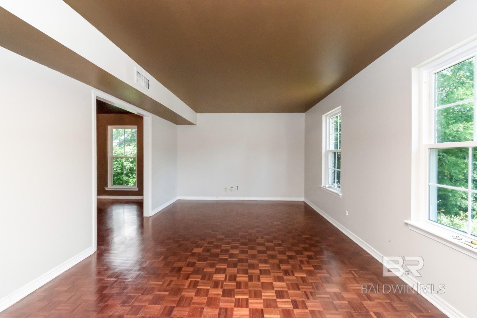 https://zimg.paragon.ice.com/ParagonImages/Property/PG/BCAR/396731/2/0/0/bd268ad4394c519fb1de4370b0d61ead/7/7f98f390731a9224f8094fd99c966505/396731-ac136085-b21f-484e-b096-4ae97ea4137e.JPG