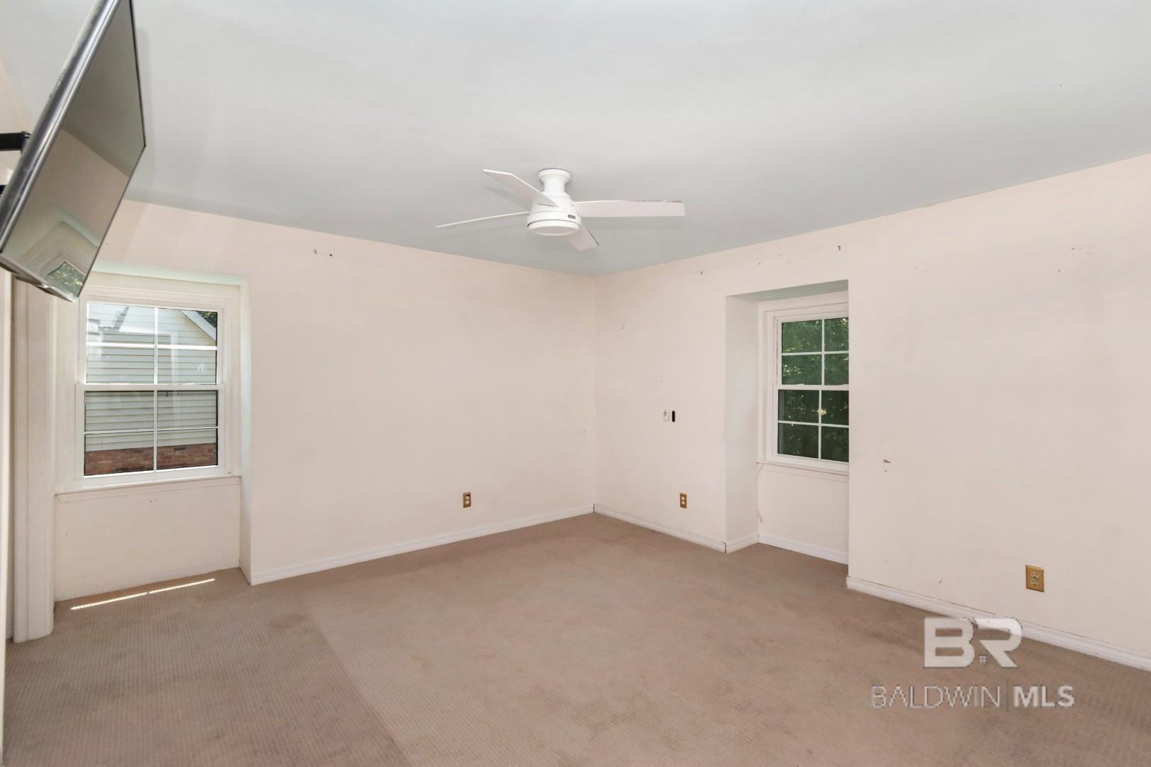 https://zimg.paragon.ice.com/ParagonImages/Property/PG/BCAR/396731/23/0/0/d9a125caae27624da74af71803bfd2c3/7/7f98f390731a9224f8094fd99c966505/396731-09156372-ca0c-48f9-b27b-300561bbb88d.JPG