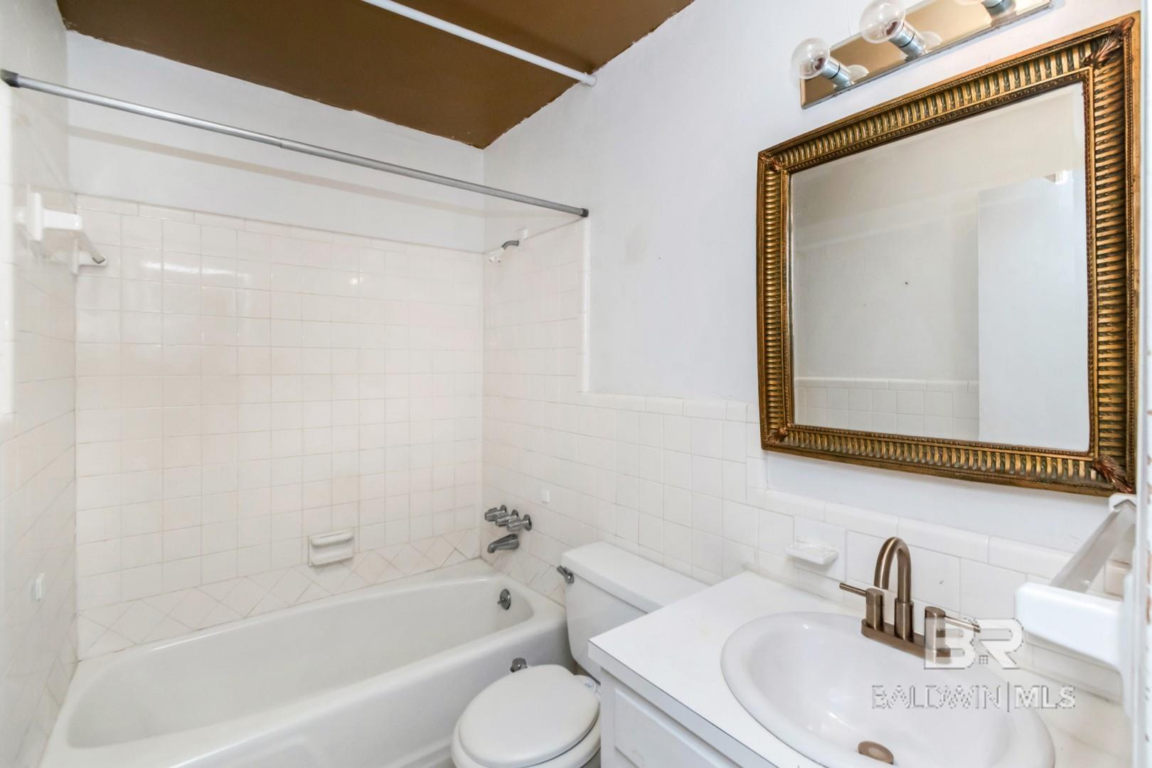https://zimg.paragon.ice.com/ParagonImages/Property/PG/BCAR/396731/24/0/0/c21b339cc7fe549e04861fb081b82b9c/7/7f98f390731a9224f8094fd99c966505/396731-3dea02b0-a6fa-4996-be77-b8006c5c37f6.JPG