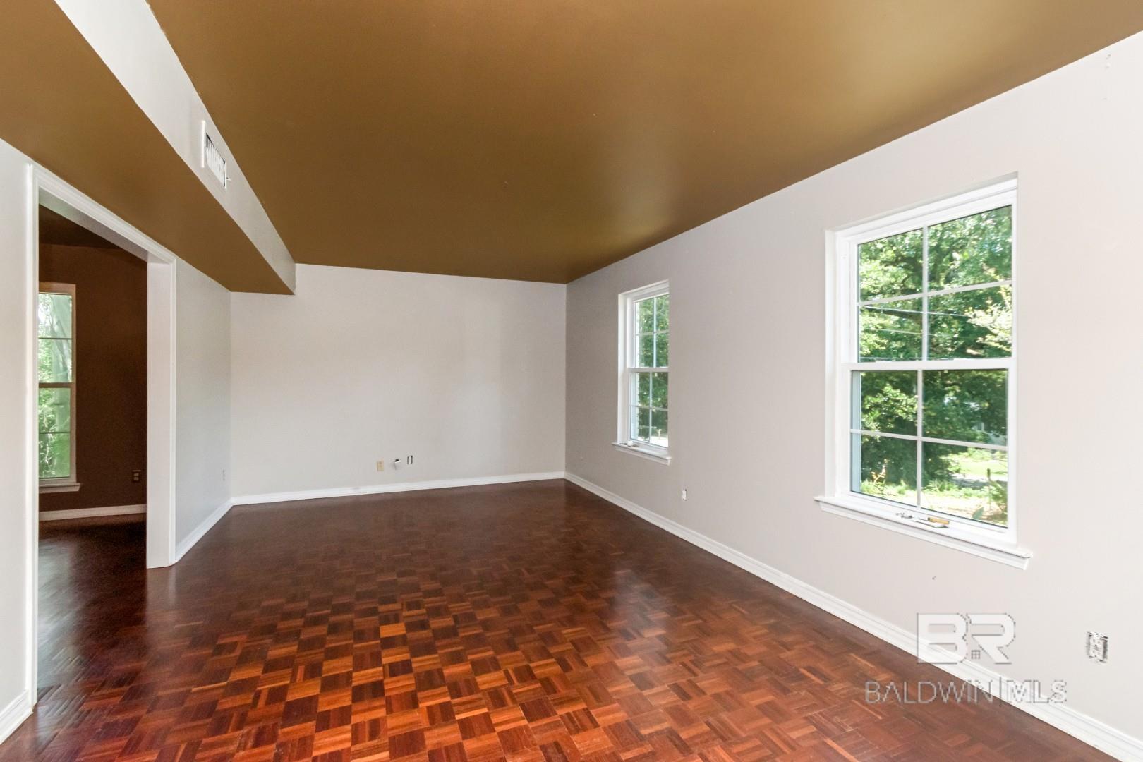 https://zimg.paragon.ice.com/ParagonImages/Property/PG/BCAR/396731/3/0/0/65e9bc1647b033b9e1e1afe9c6999d4b/7/7f98f390731a9224f8094fd99c966505/396731-3a831fa7-b3bf-4561-ab45-77e0b9132e99.JPG